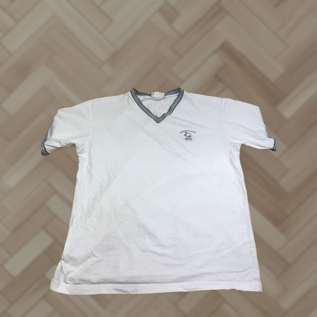 Disney VINTAGE Disney Mickey Mouse V-Neck Shirt Men XL White Casual USA 13332 Size US XL / EU 56 / 4 - 1 Thumbnail