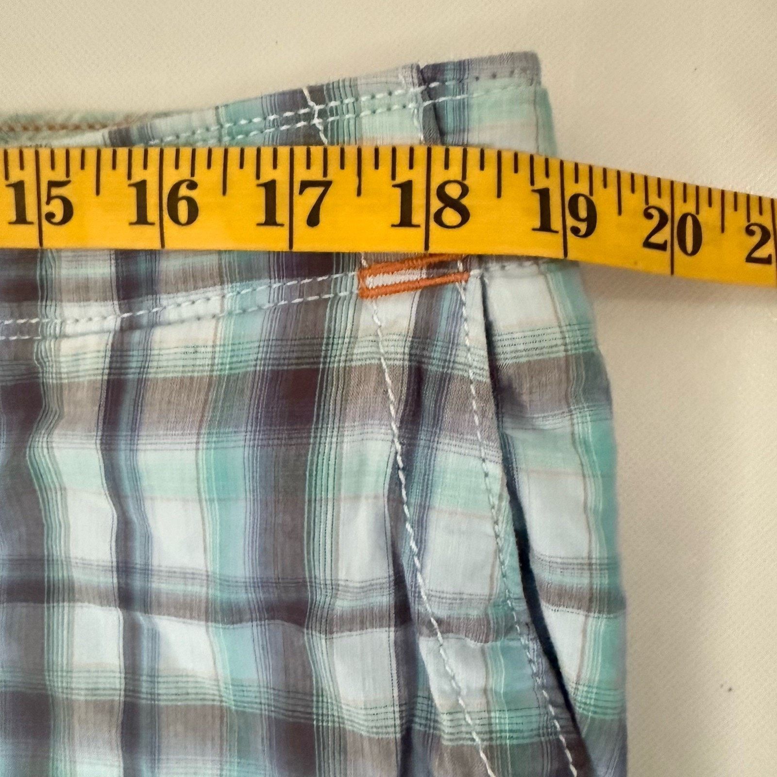 Tommy Bahama Tommy Bahama Shorts Blue Plaid Cargo High Rise Preppy Beach Size US 38 / EU 54 - 6 Thumbnail