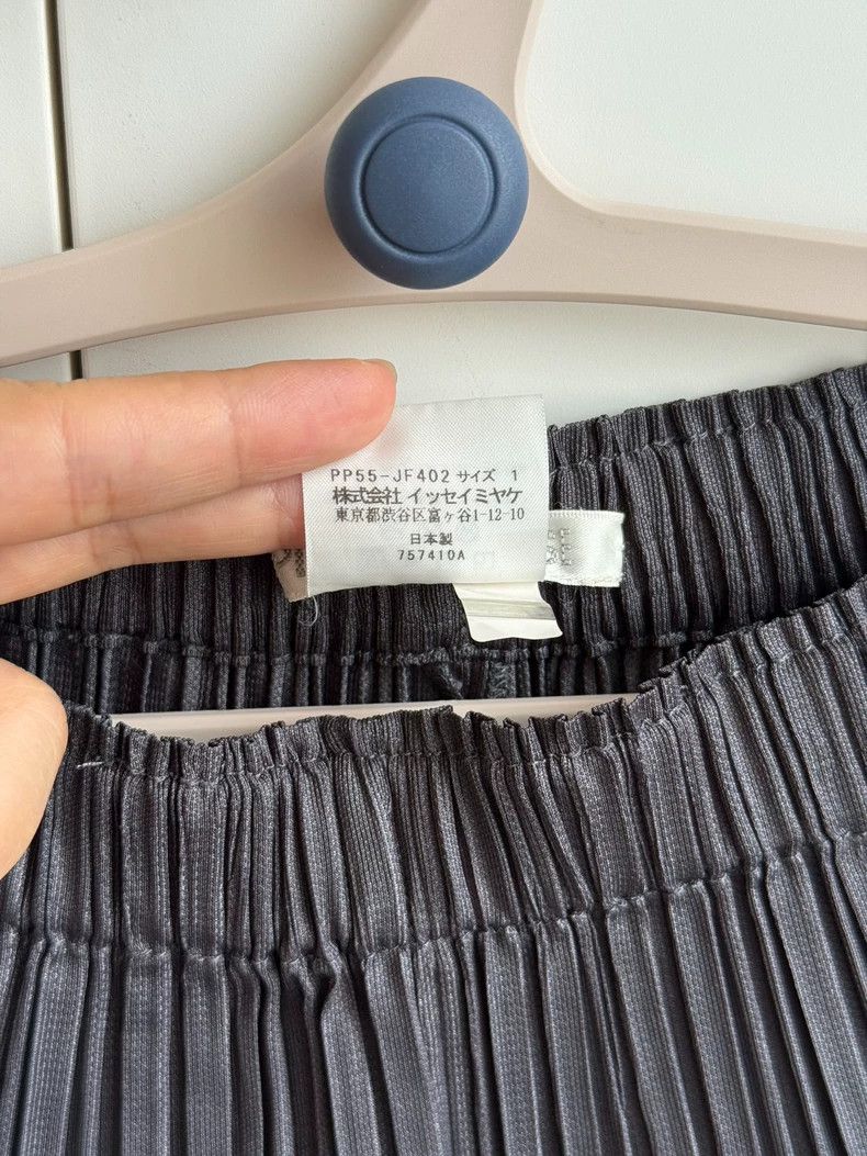 Issey Miyake Issey Miyake size:1 Dark grey puff series pleated casual p Size 22" - 3 Thumbnail