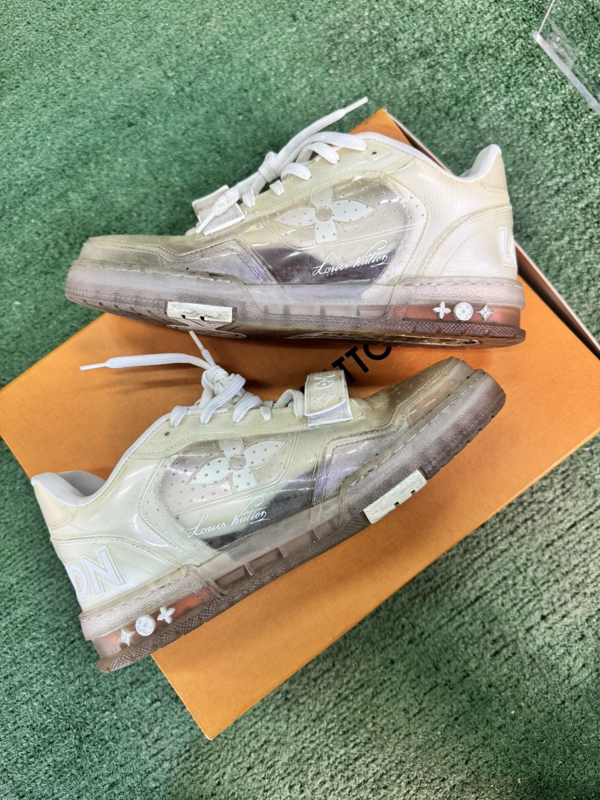 Louis Vuitton * Rare *Louis Vuitton Trainer “ Clear White “ Size US 7.5 / EU 40-41 - 2 Thumbnail