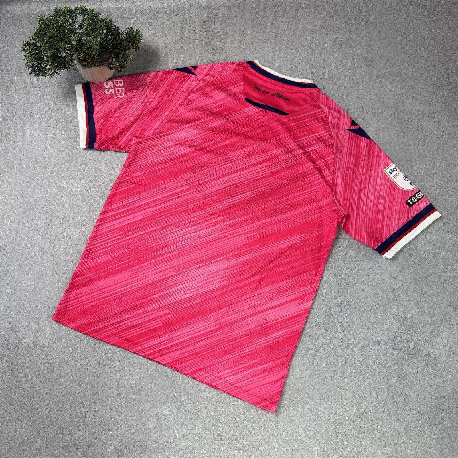 Macron West Bromwich Albion 2025-2026 Pink Soccer Jersey Size XL Size US XL / EU 56 / 4 - 11 Thumbnail