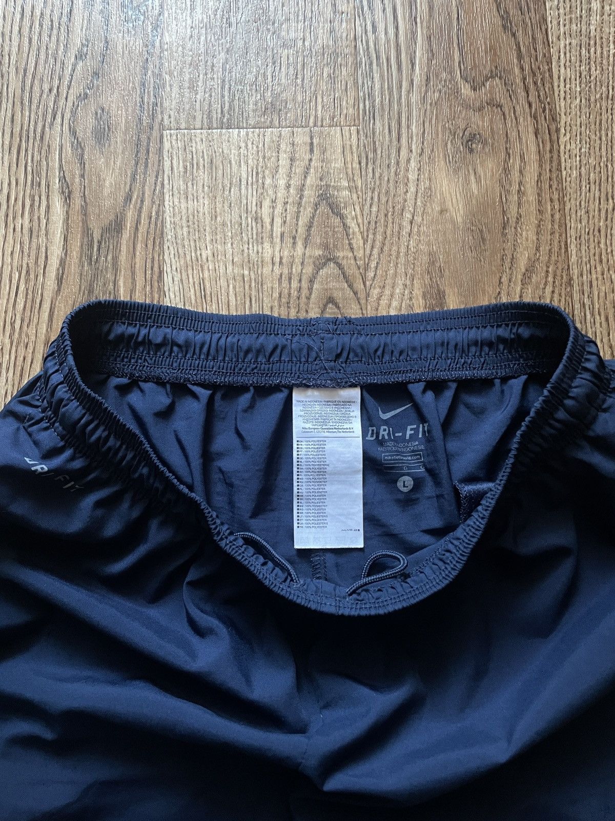 Nike Vintage 90s Nike shorts England streetwear y2k style size L Size US 34 / EU 50 - 5 Thumbnail