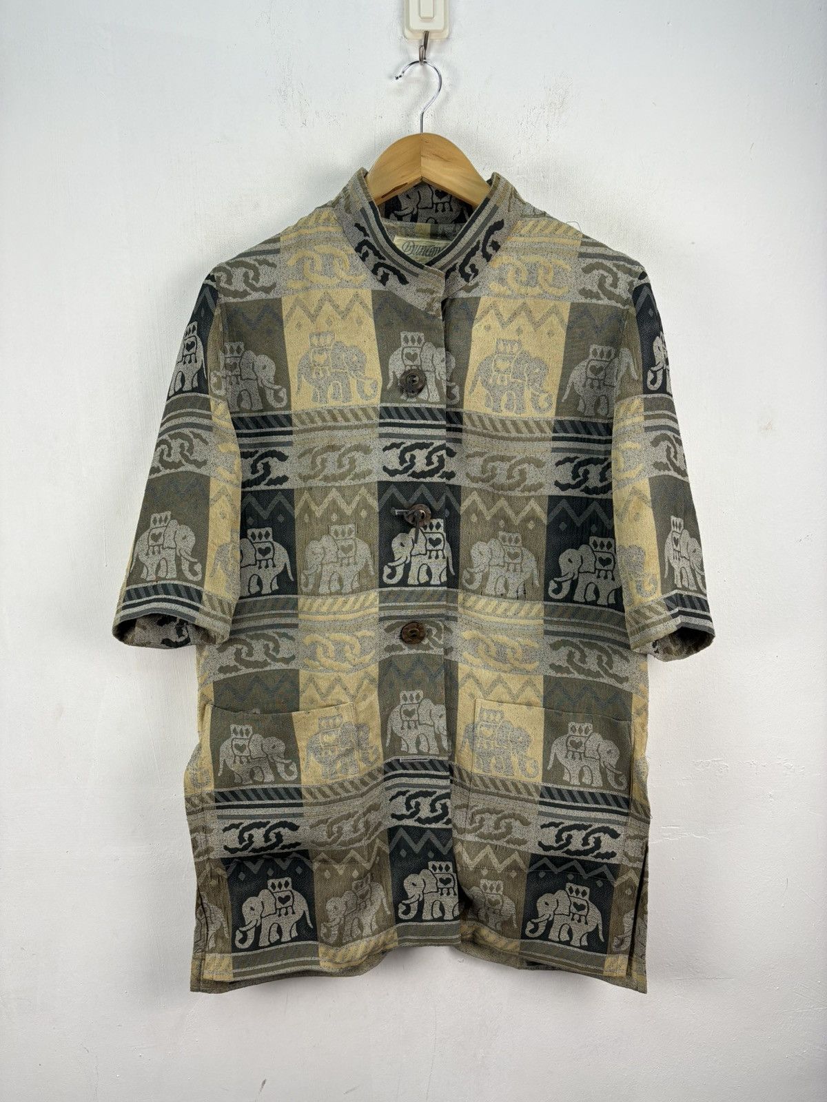 Vintage Vintage Elephant Graphic Rare Design Tshirt Button Up Size US L / EU 52-54 / 3 - 1 Thumbnail