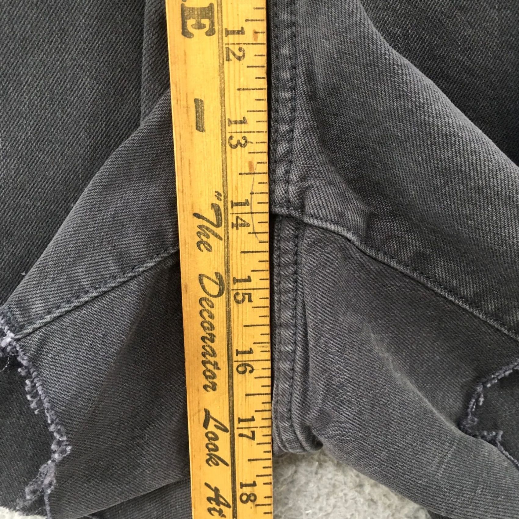 Vintage Universal Thread Womens Black Denim Midi Shorts 26W Plus Cut Off Raw Hem 5-Pocket Mid Rise Shorts Size 26" / US 2 / IT 38 - 6 Thumbnail