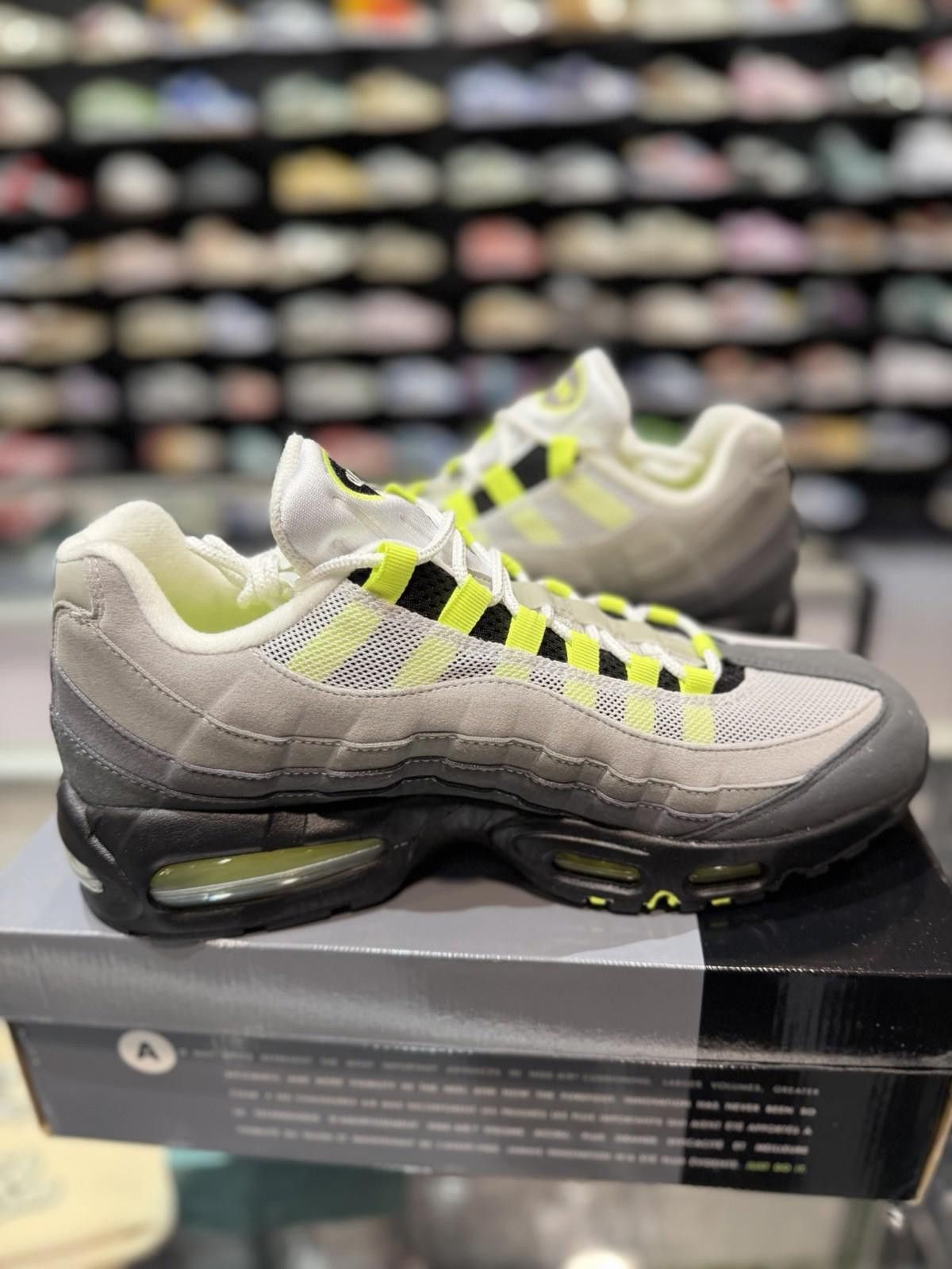 Nike Size 11 - Nike Air Max 95 OG 2025/2026 Neon (HM4740 001) Size US 11 / EU 44 - 9 Thumbnail
