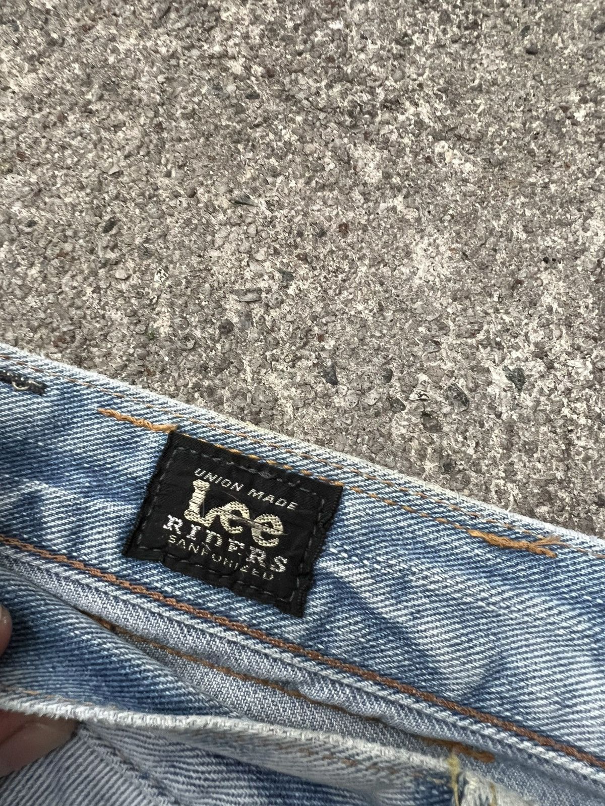 Japanese Brand Vintage 90’s Lee Riders Sanforized Selvedge Faded Jean Size US 30 / EU 46 - 14 Thumbnail