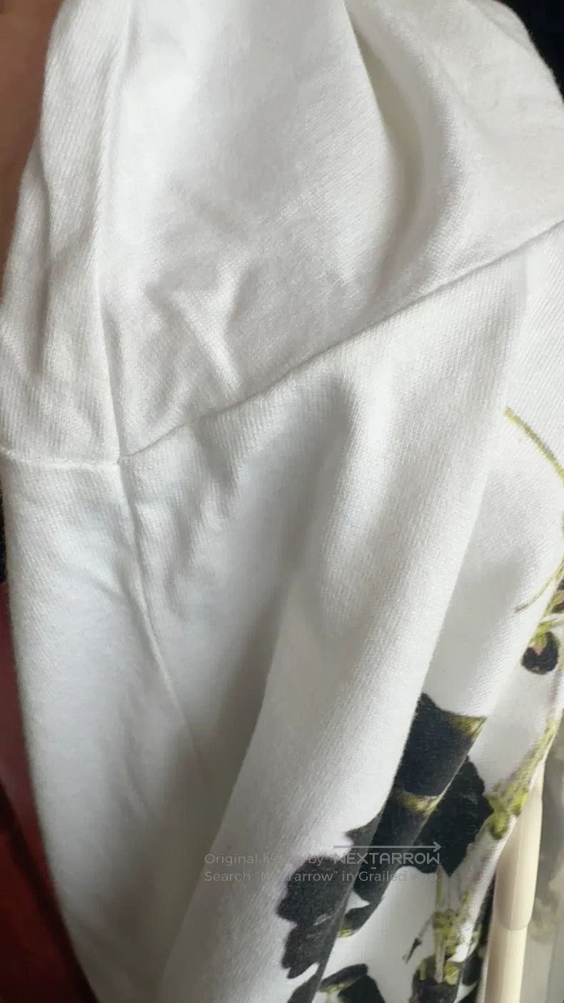 Givenchy Givenchy Printed T-Shirt Size S Size US S / EU 44-46 / 1 - 6 Thumbnail
