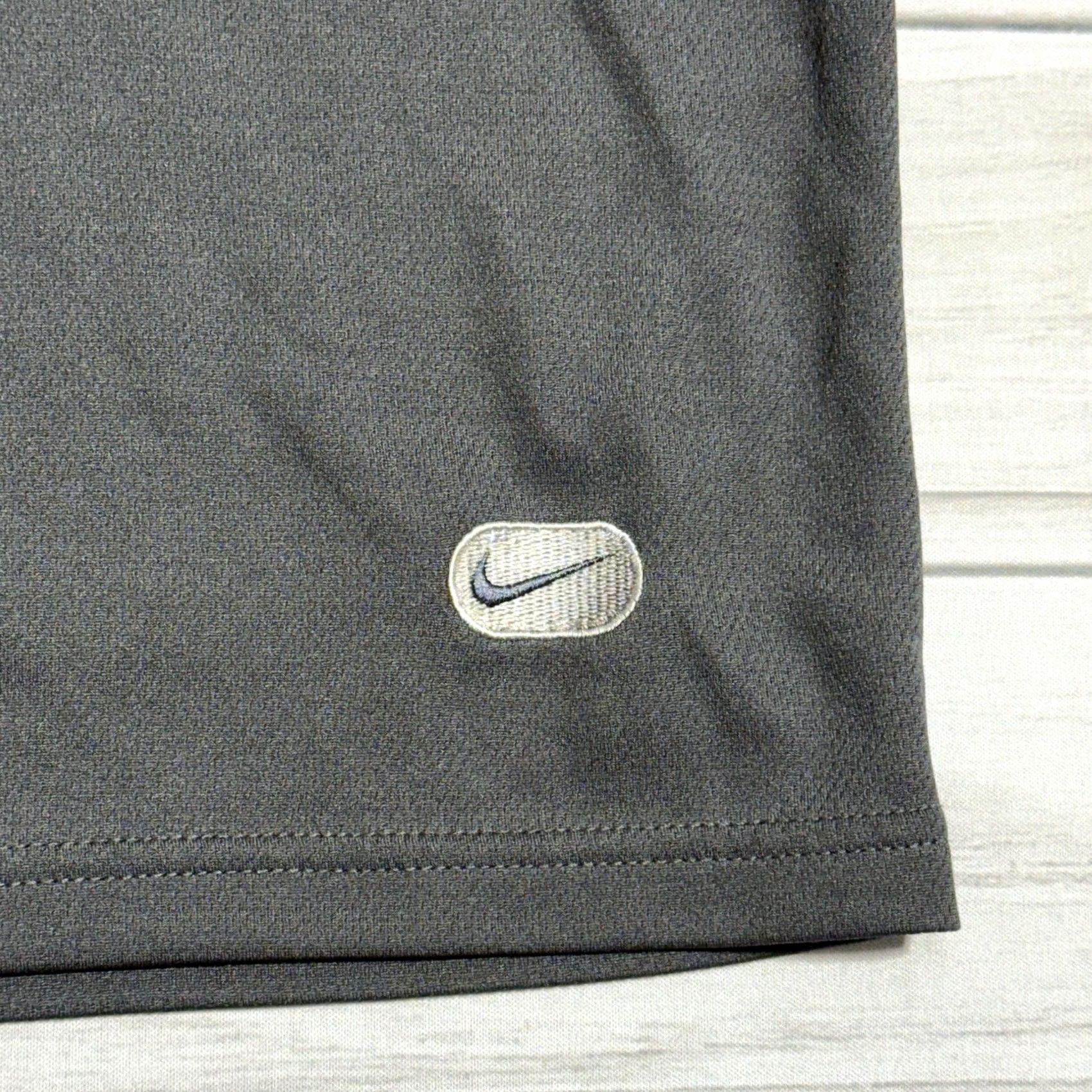 Nike VINTAGE Nike Shirt Mens Large Gray Running Tennis Gym Workout Soccer 90s Y2K Nike Dri-Fit Shirt Mens Large Gray Size US L / EU 52-54 / 3 - 5 Thumbnail