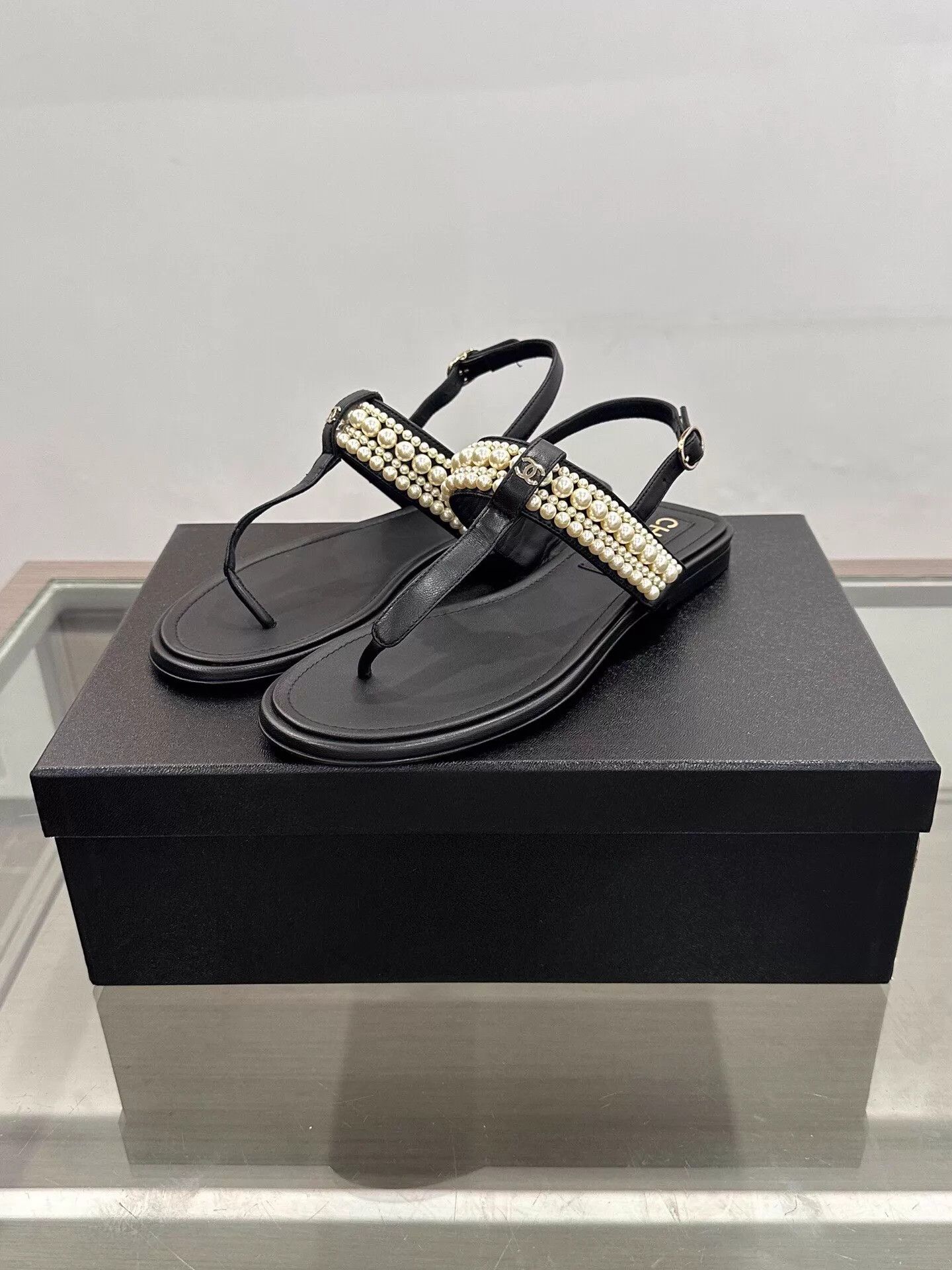 Chanel CHANEL CC Pearl Logo Black Thong Sandals Women's 36.5 Size US 6 / IT 36 - 1 Thumbnail