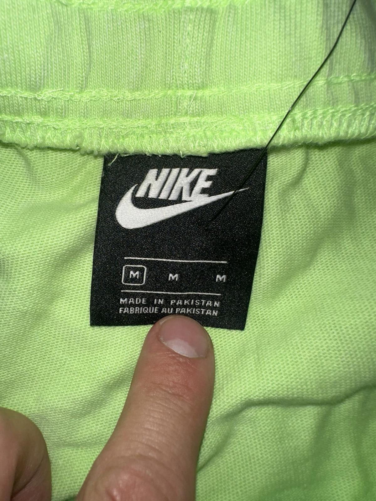 Nike Nike Women’s Sportwear Wash Pack Neon Overdye Ghost Green Shorts Size 32" / US 10 / IT 46 - 5 Thumbnail