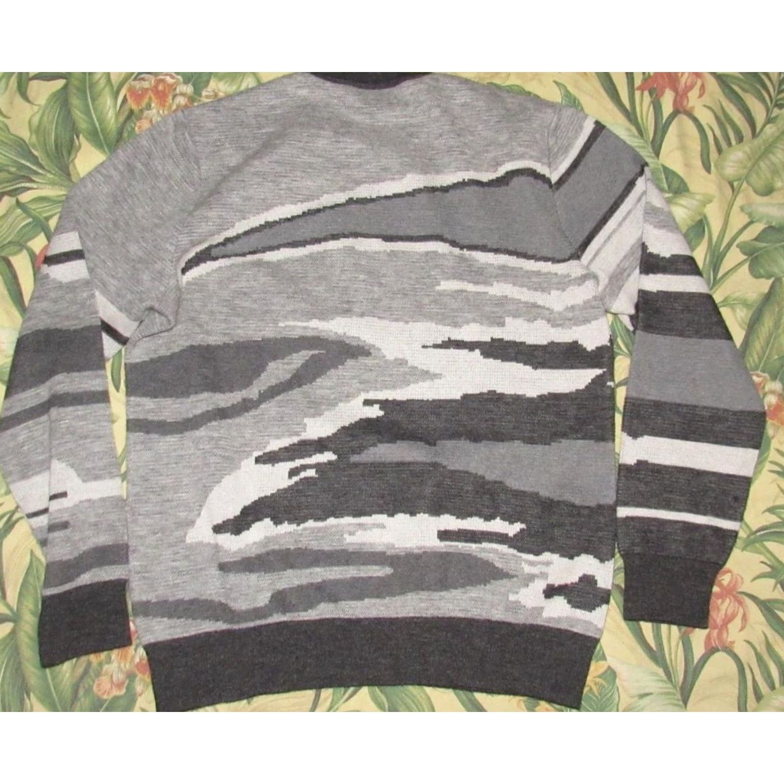 Saks Fifth Avenue SAKS FIFTH AVENUE Alpaca Cotton Blend Crewneck Sweater Large Mens Knit Gray Crewneck Sweater Large Size US L / EU 52-54 / 3 - 3 Thumbnail