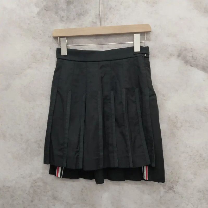 Thom Browne Thom Browne Pleated Black Wool Skirt Size M 0089 Size 28" / US 6 / IT 42 - 1 Thumbnail