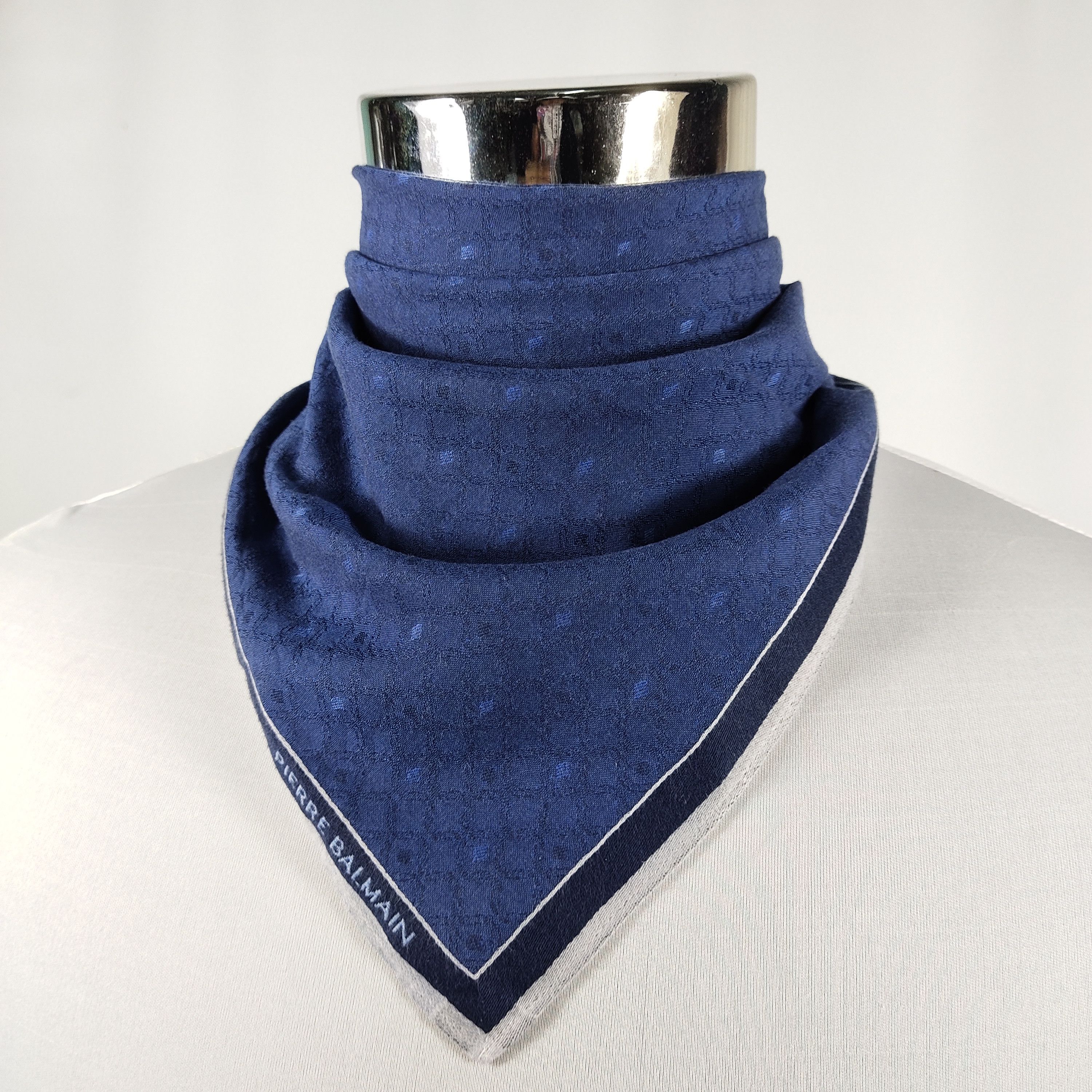 Pierre Balmain × Vintage Pierre Balmain Handkerchief / Neckerchief / Bandana FZ643 Size ONE SIZE - 1 Thumbnail