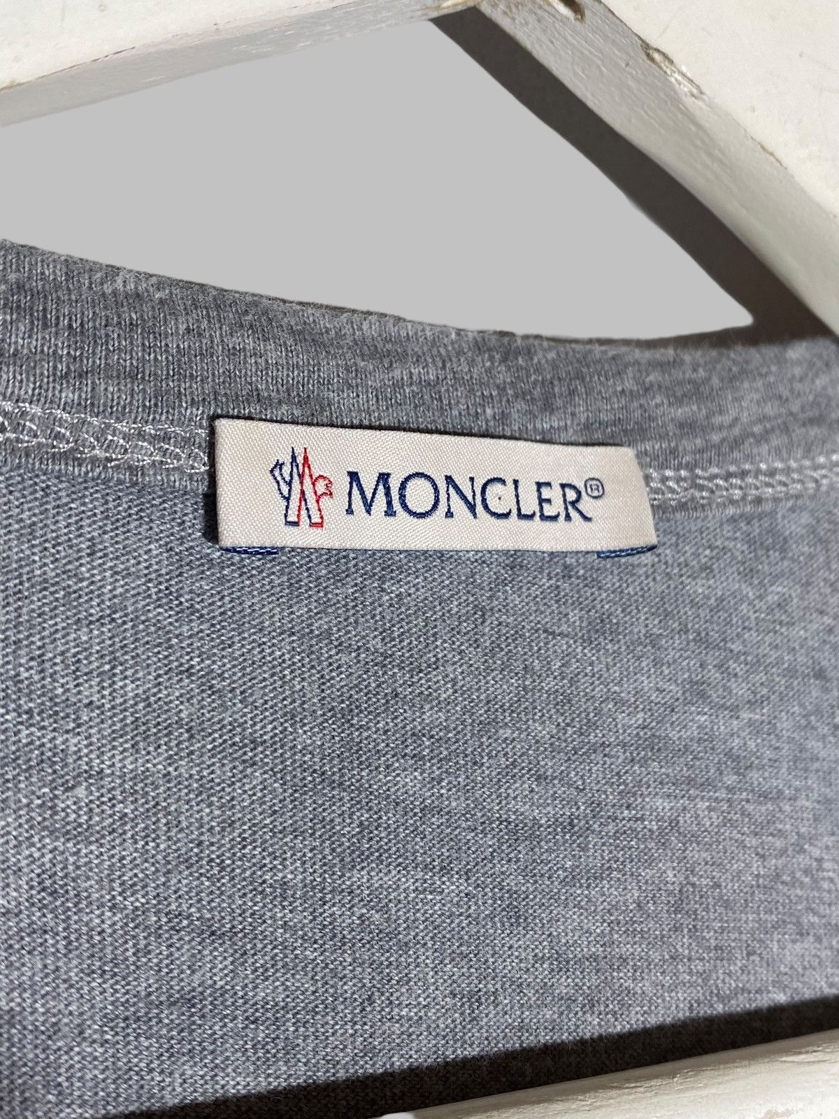Moncler Moncler Big Logo Grey Blue Red Graphic T-Shirt Size US M / EU 48-50 / 2 - 5 Thumbnail