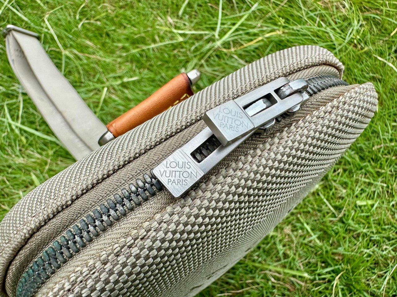 Louis Vuitton Authentic Louis Vuitton Damier Geant Mage Bum/Belt Bag Size ONE SIZE - 11 Thumbnail