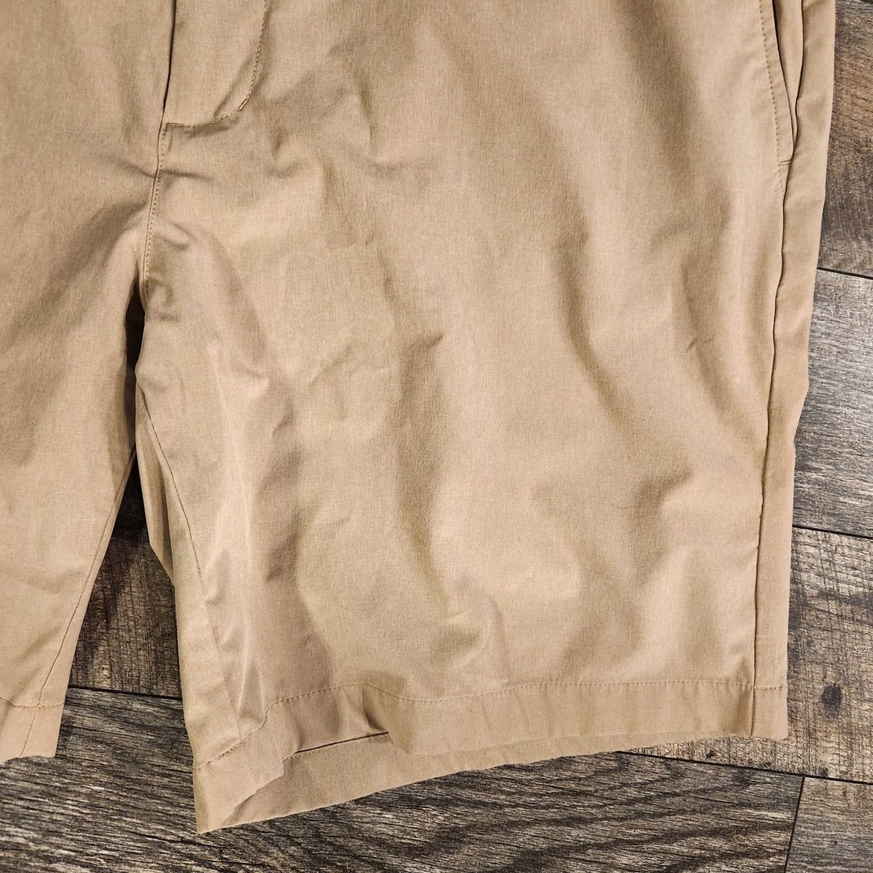 Vineyard Vines Vineyard Vines Performance Shorts Mens 40 9" Tan Stretch Lightweight Golf Chino Pocket Pockets Moisture Wicking Regular Vintage: No Size US 40 / EU 56 - 2 Thumbnail