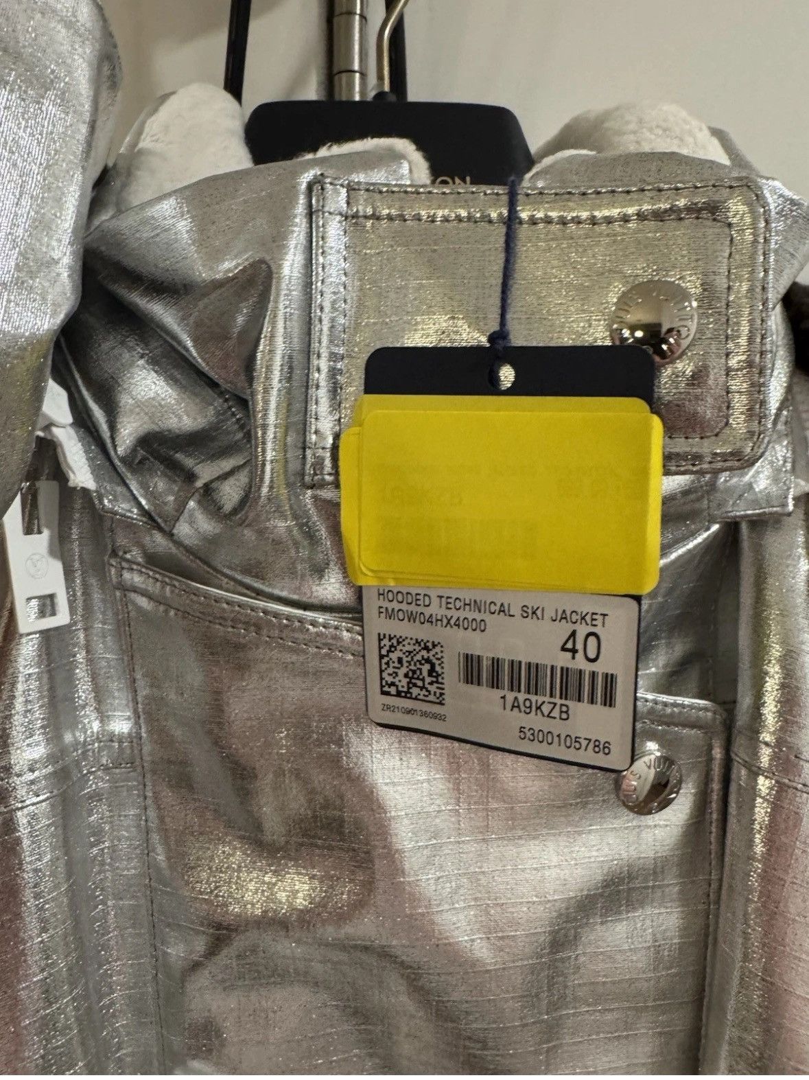 Louis Vuitton 2022 Electric Ski Utility Jacket Size M / US 6-8 / IT 42-44 - 12 Thumbnail
