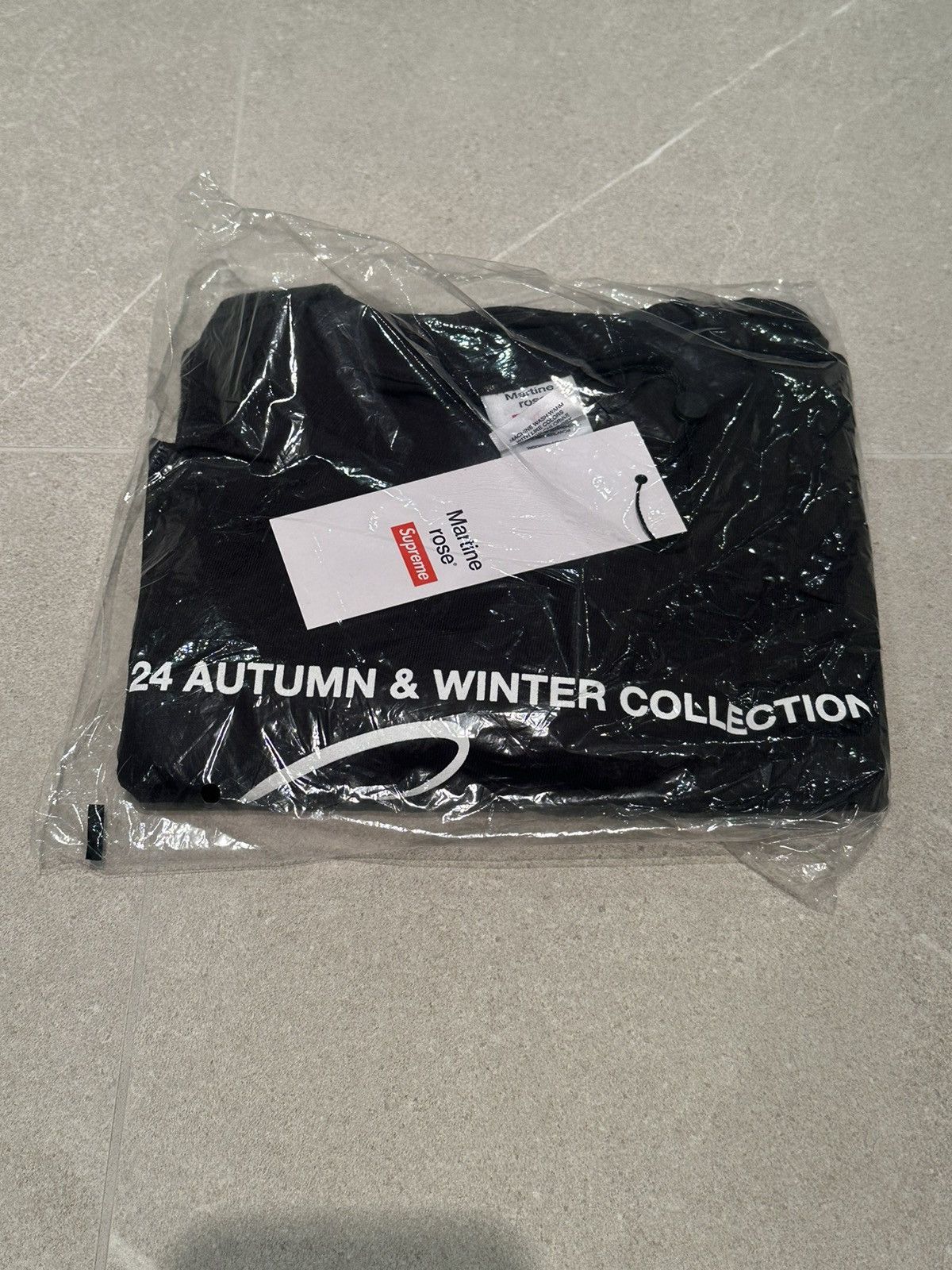 Martine Rose × Supreme Supreme Martine Rose Logo Tee Black XL Size US XL / EU 56 / 4 - 1 Thumbnail