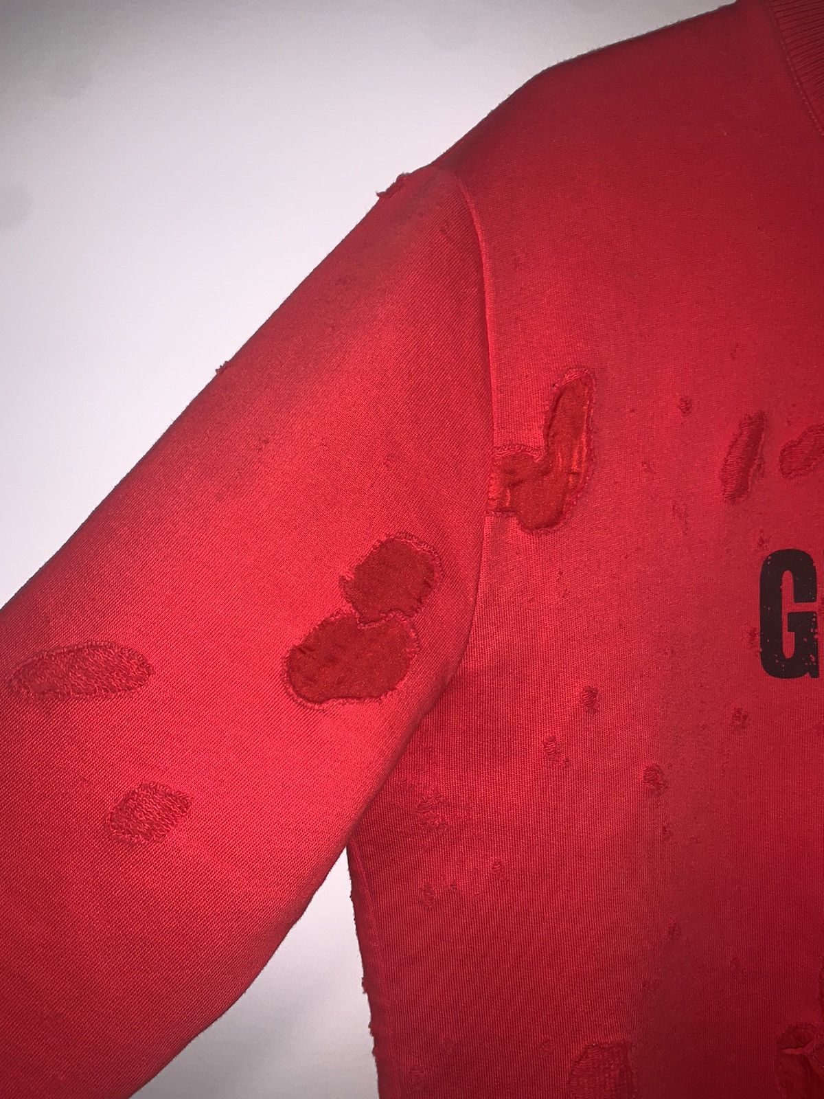 Givenchy GIVENCHY Distressed Mens Logo Crewneck Sweater Red Size US L / EU 52-54 / 3 - 3 Thumbnail
