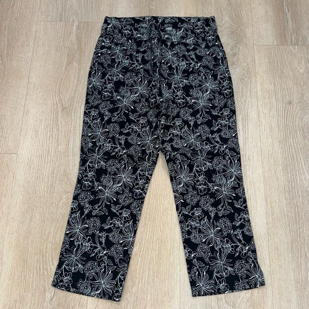Kenzo Kenar, Black & White Floral Outline Stretchy Pull on Cropped Size 28" / US 6 / IT 42 - 7 Thumbnail