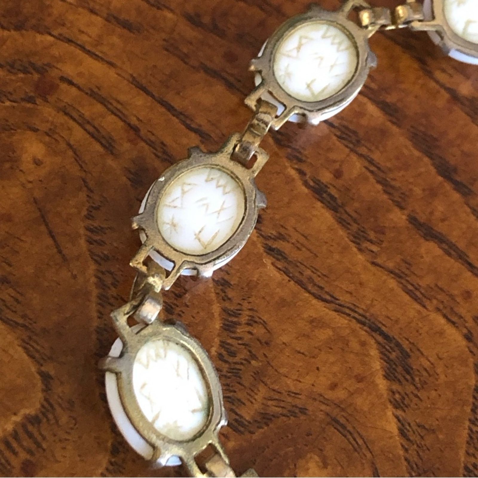 Vintage Vintage 40s-50s carved opal scarab gold bracelet Size ONE SIZE - 11 Thumbnail