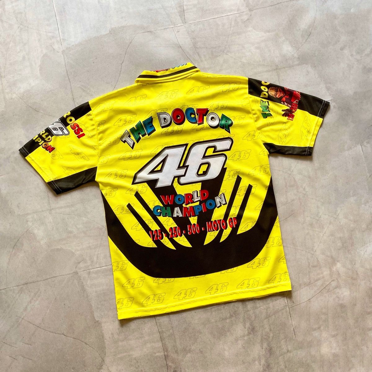 Vintage Vintage Valentino Rossi 46 The Doctor All Over Print T-shirt Size US S / EU 44-46 / 1 - 6 Thumbnail