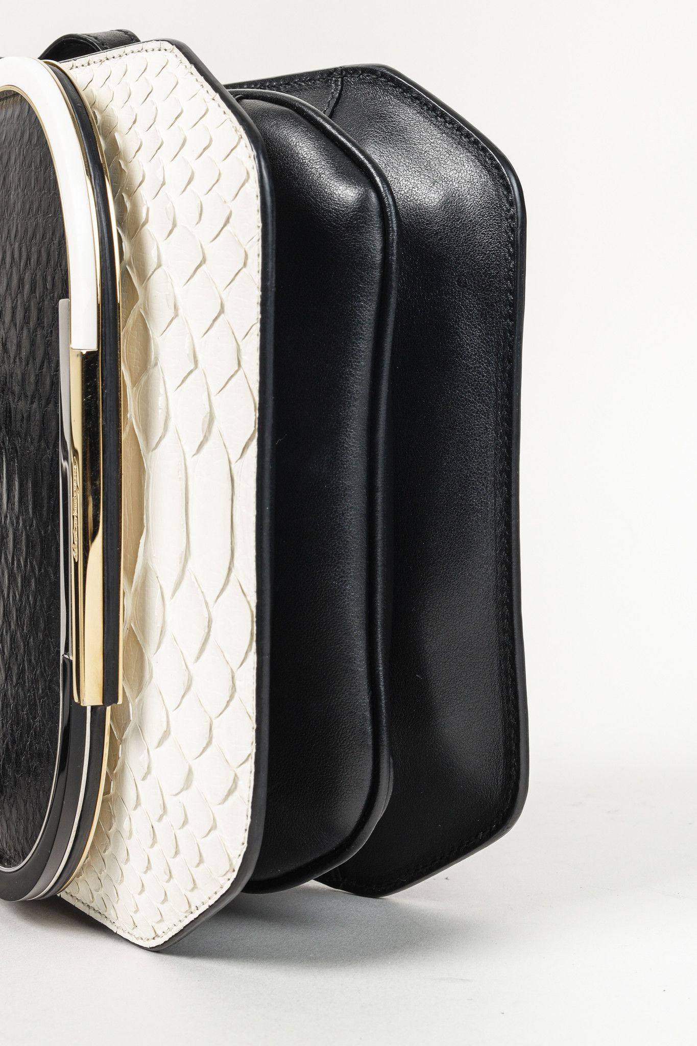 Salvatore Ferragamo Salvatore Ferragamo Python, Black White Saddle Bag Size ONE SIZE - 5 Thumbnail