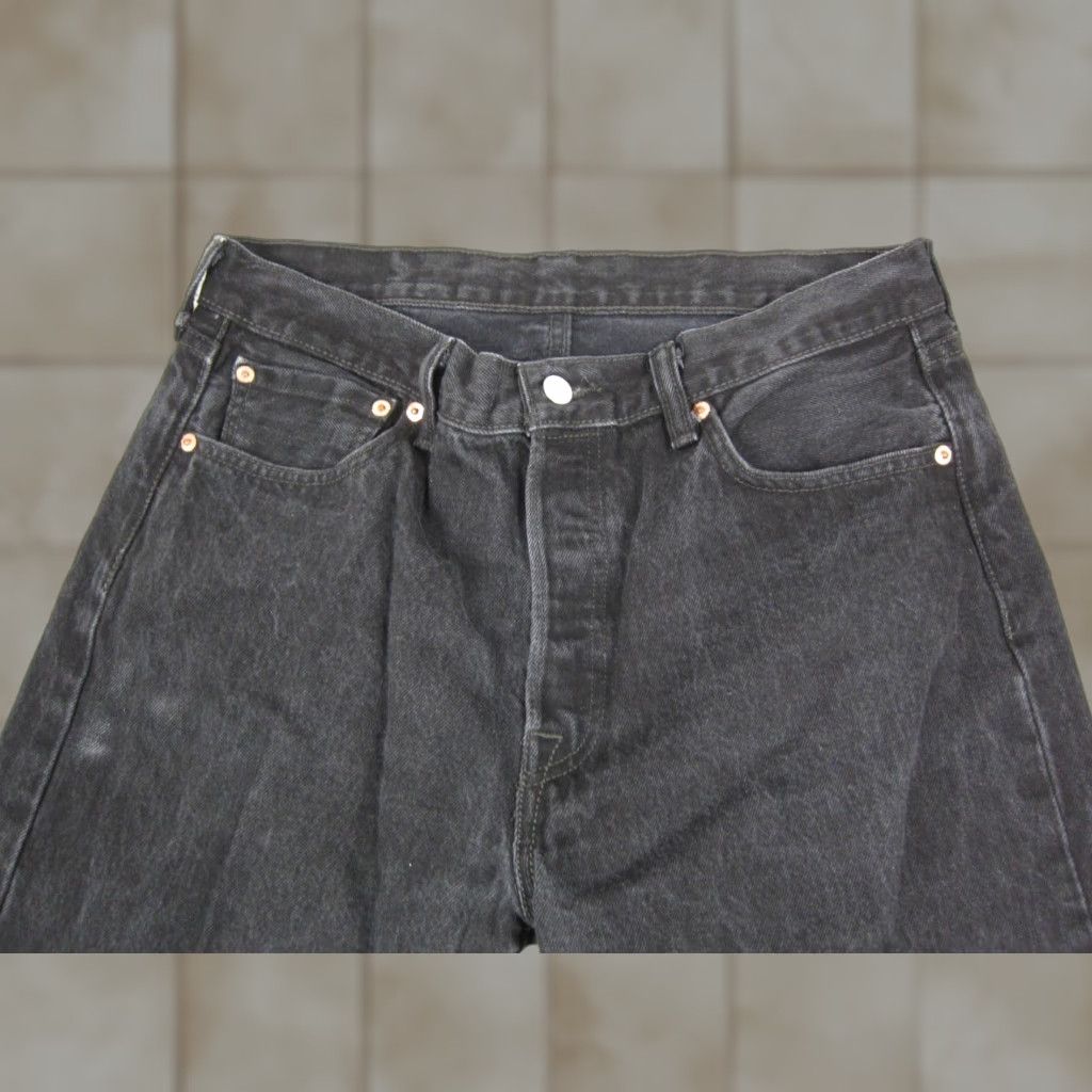 Levi's VINTAGE Levi's Jeans Men Regular Straight 34x34 Black Denim Button Fly 5-Pocket 90s Baggy Pants Size US 34 / EU 50 - 1 Thumbnail