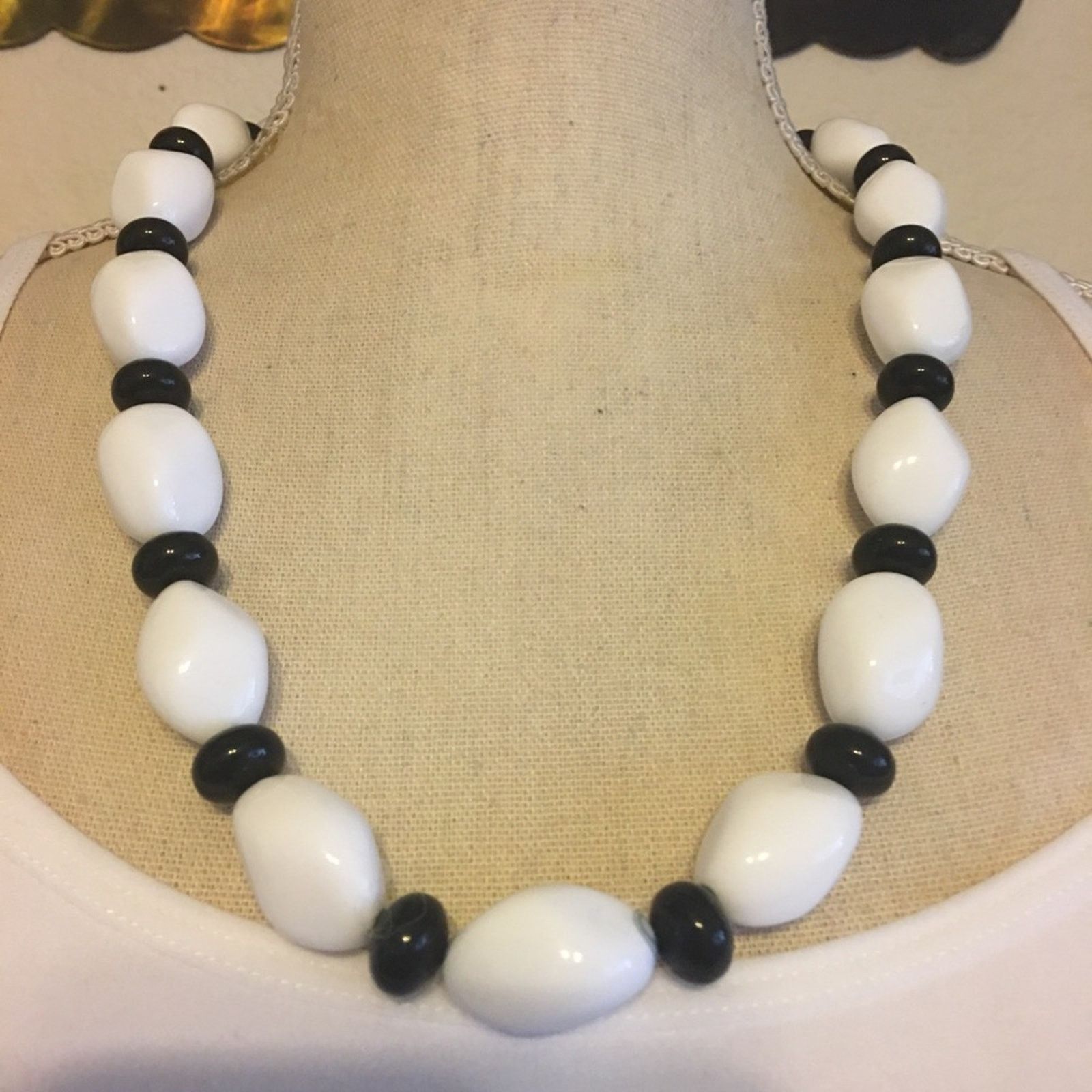 Vintage Vintage chunky black and white bead necklace Size ONE SIZE - 1 Thumbnail