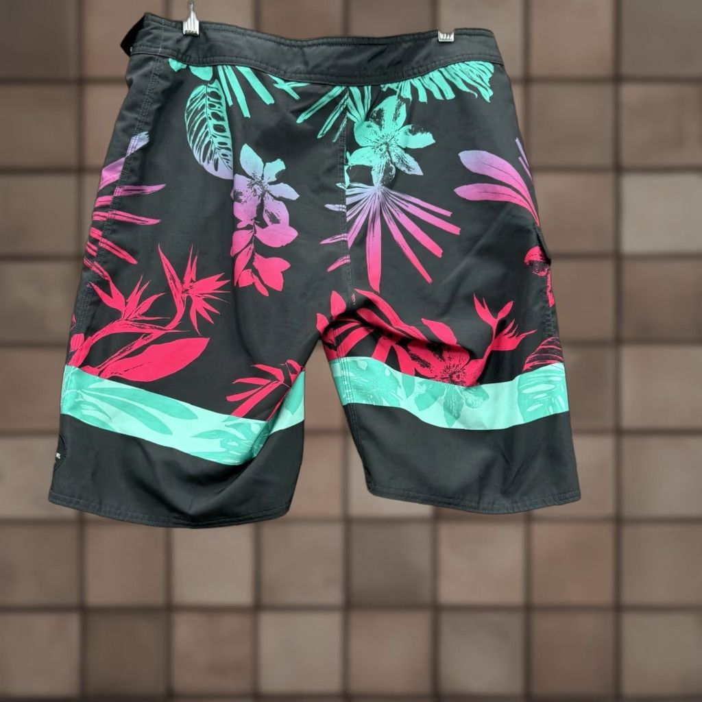 Rip Curl Rip Curl Board Shorts Men 30 Floral Print Polyester Swimming Weekend Vacation Multicolor Beach Pattern 30 in Inseam 10 in Size US 30 / EU 46 - 1 Thumbnail