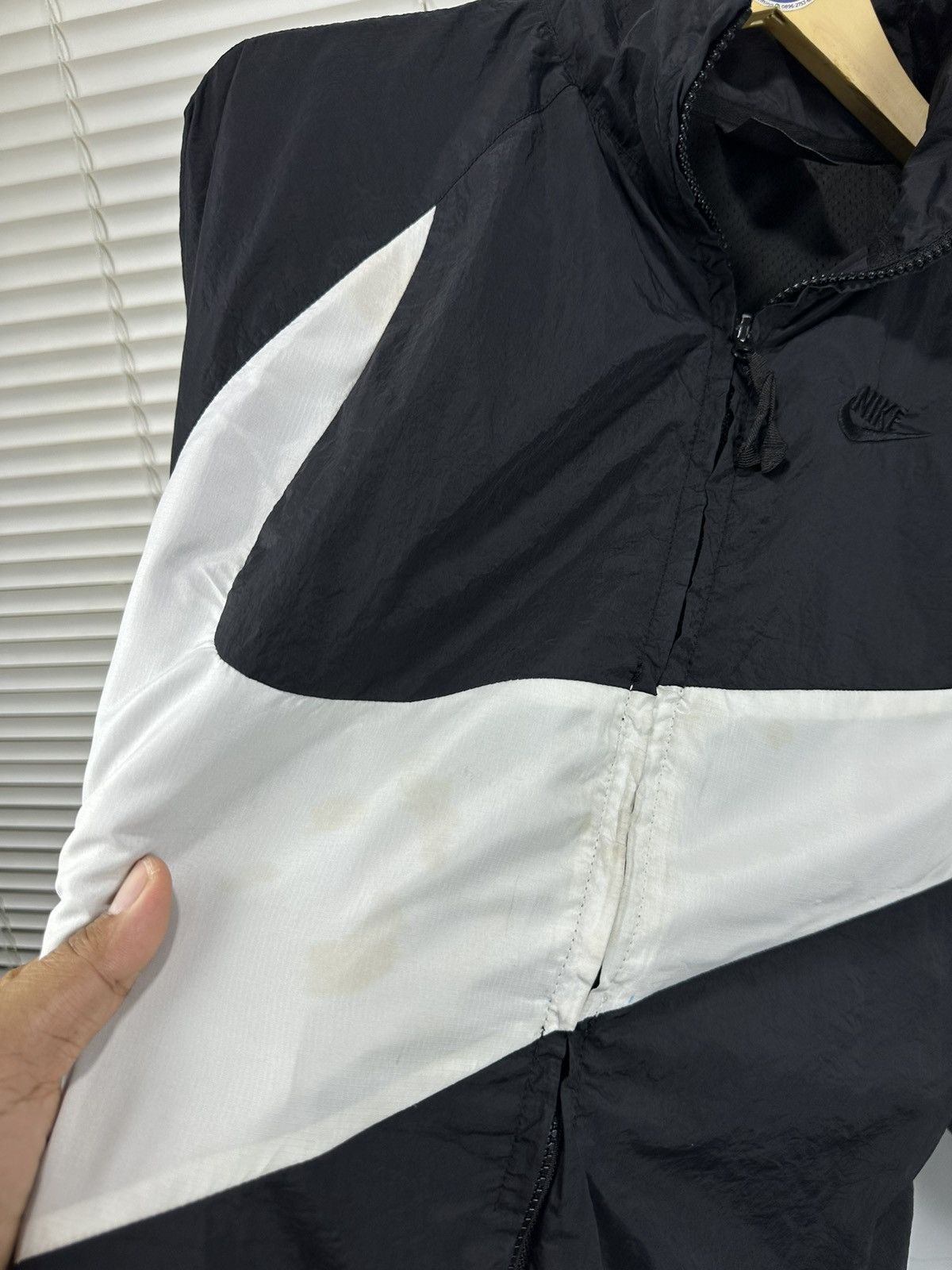 Nike NIKE MEN’S SWOOSH WINDBREAKER Size US M / EU 48-50 / 2 - 4 Thumbnail
