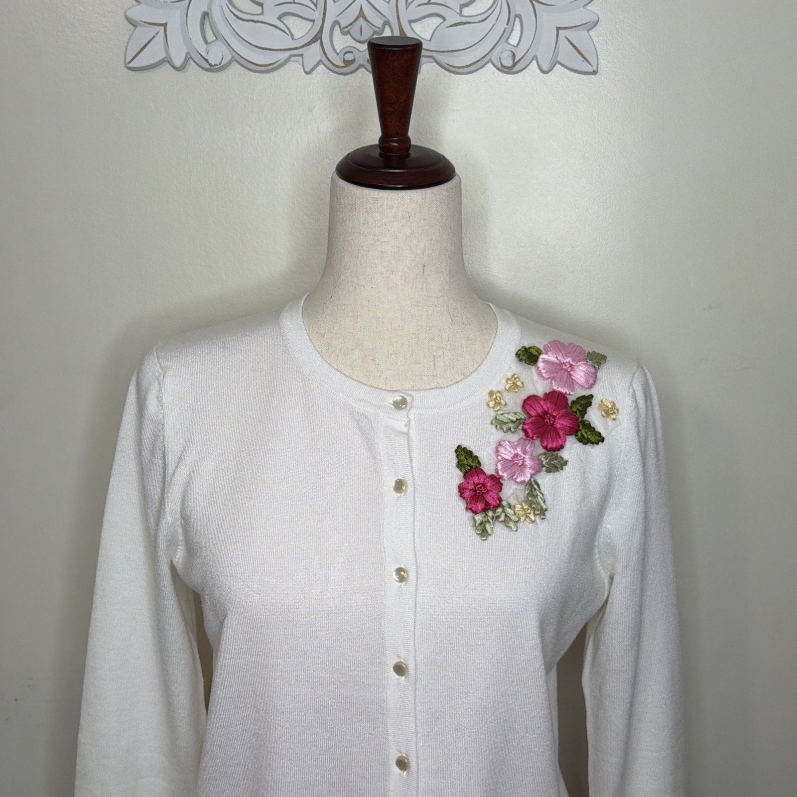 Other CABLE and GAUGE Small CARDIGAN Sweater Floral Applique WHITE Size S / US 4 / IT 40 - 2 Thumbnail