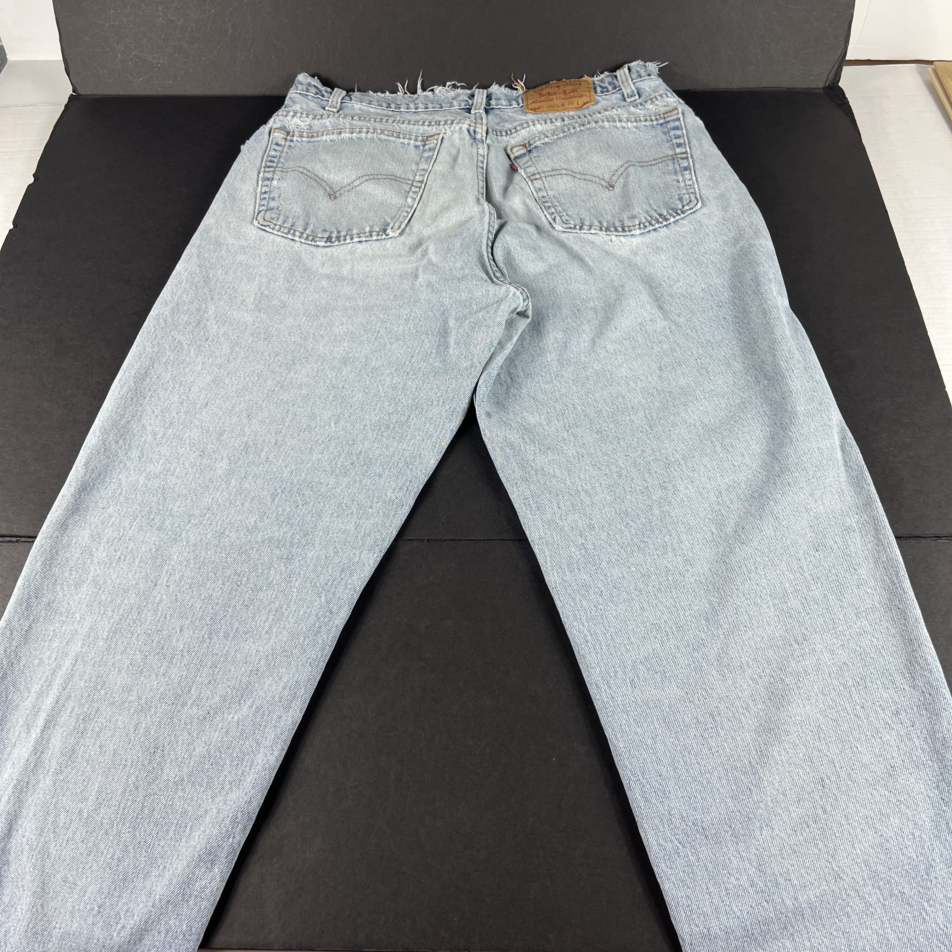 Levi's × Vintage VTG 90s Levi's Jeans 560 Loose Tapered Blue Thrashed Denim Size US 36 / EU 52 - 14 Thumbnail