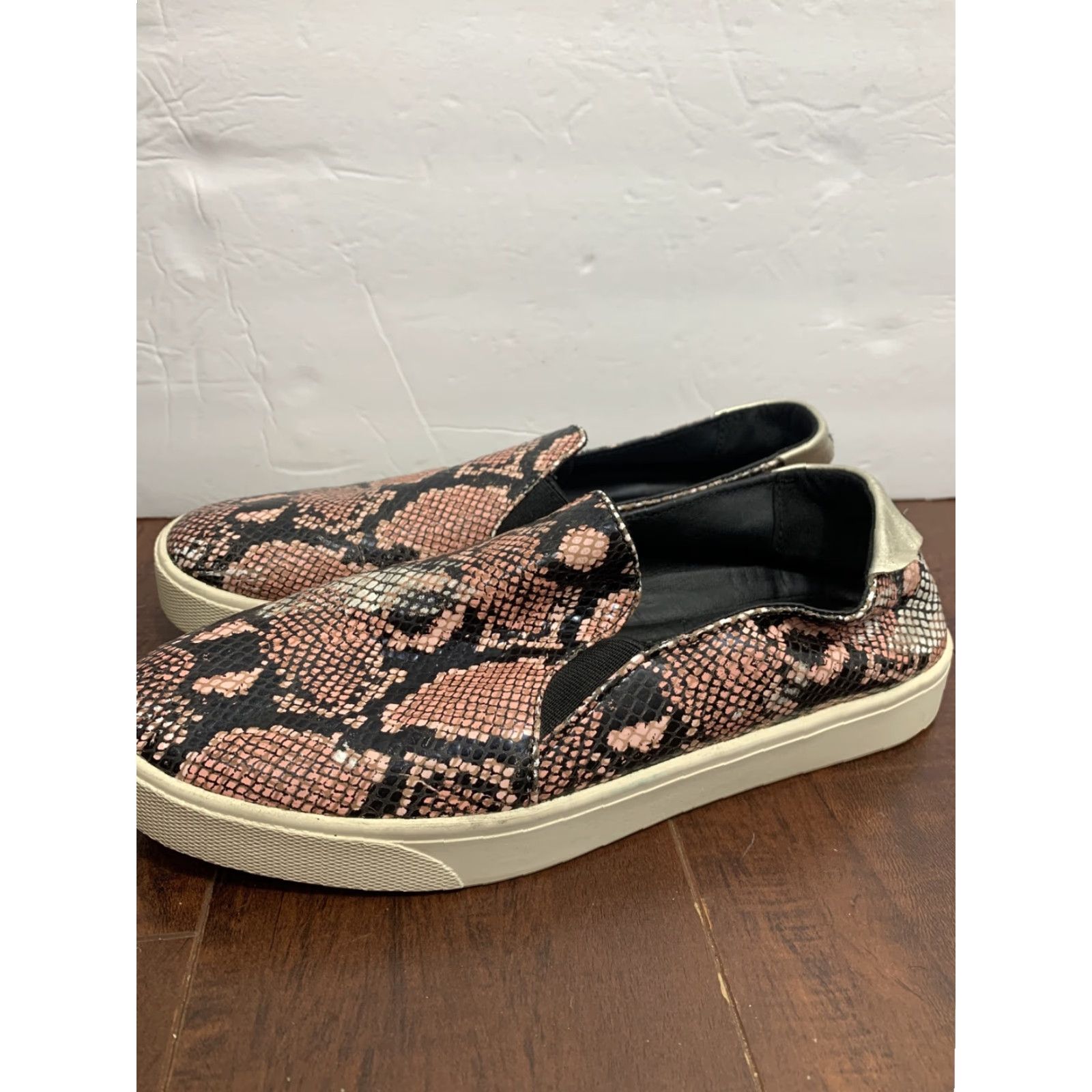 Cole Haan Cole Haan Women's Grandpro Spectator Slip On Sneaker Coral Snake Print 7.5 B Leather Multicolor Snake Print Casual Shoes Preschool? Size US 8 / IT 38 - 5 Thumbnail