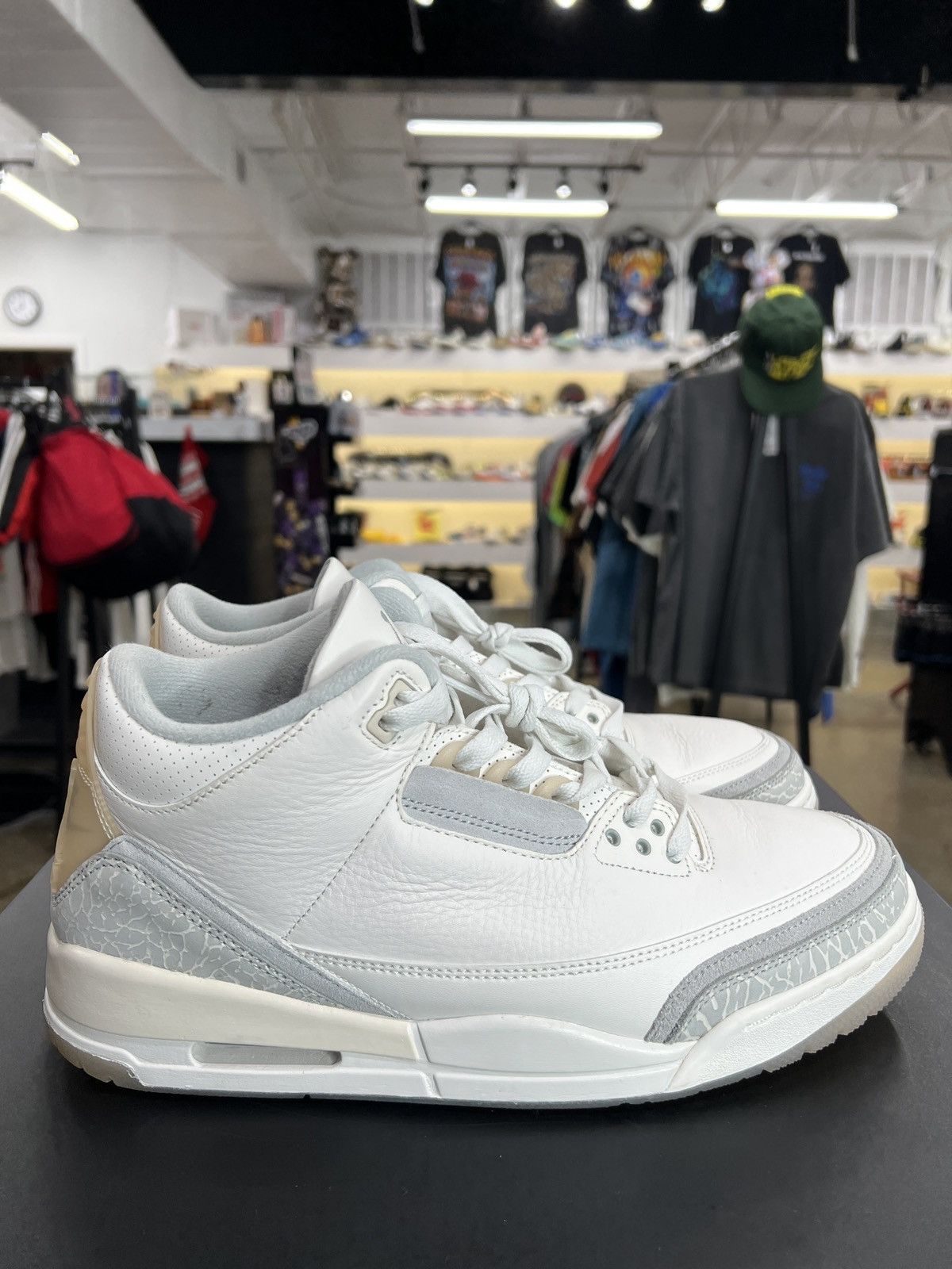 Jordan Brand Air Jordan 3 Craft Ivory Sz. 11.5 (2024) Size US 11.5 / EU 44-45 - 6 Thumbnail