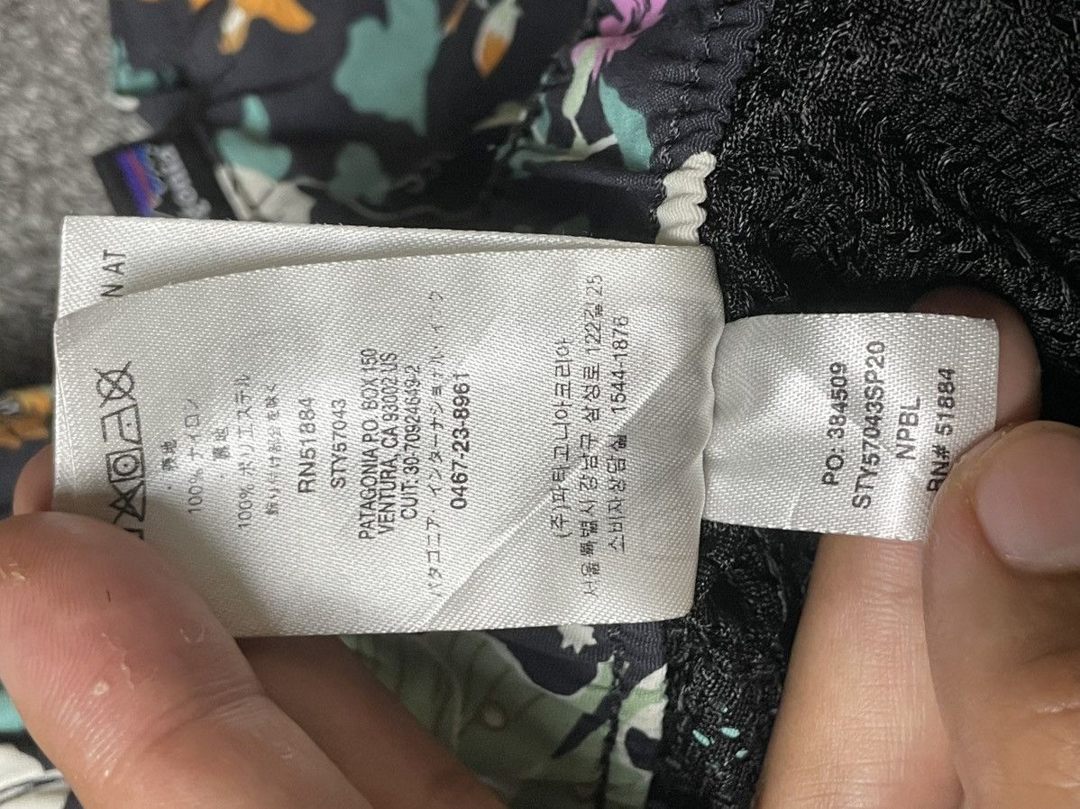 Japanese Brand × Patagonia × Vintage Patagonia Women’s Barely Baggies Shorts (112) Size 28" / US 6 / IT 42 - 10 Thumbnail