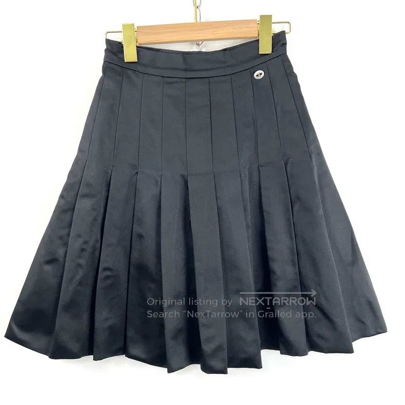 Chanel Chanel Black satin small logo pleated skirt Size 42" / US 20 - 1 Thumbnail