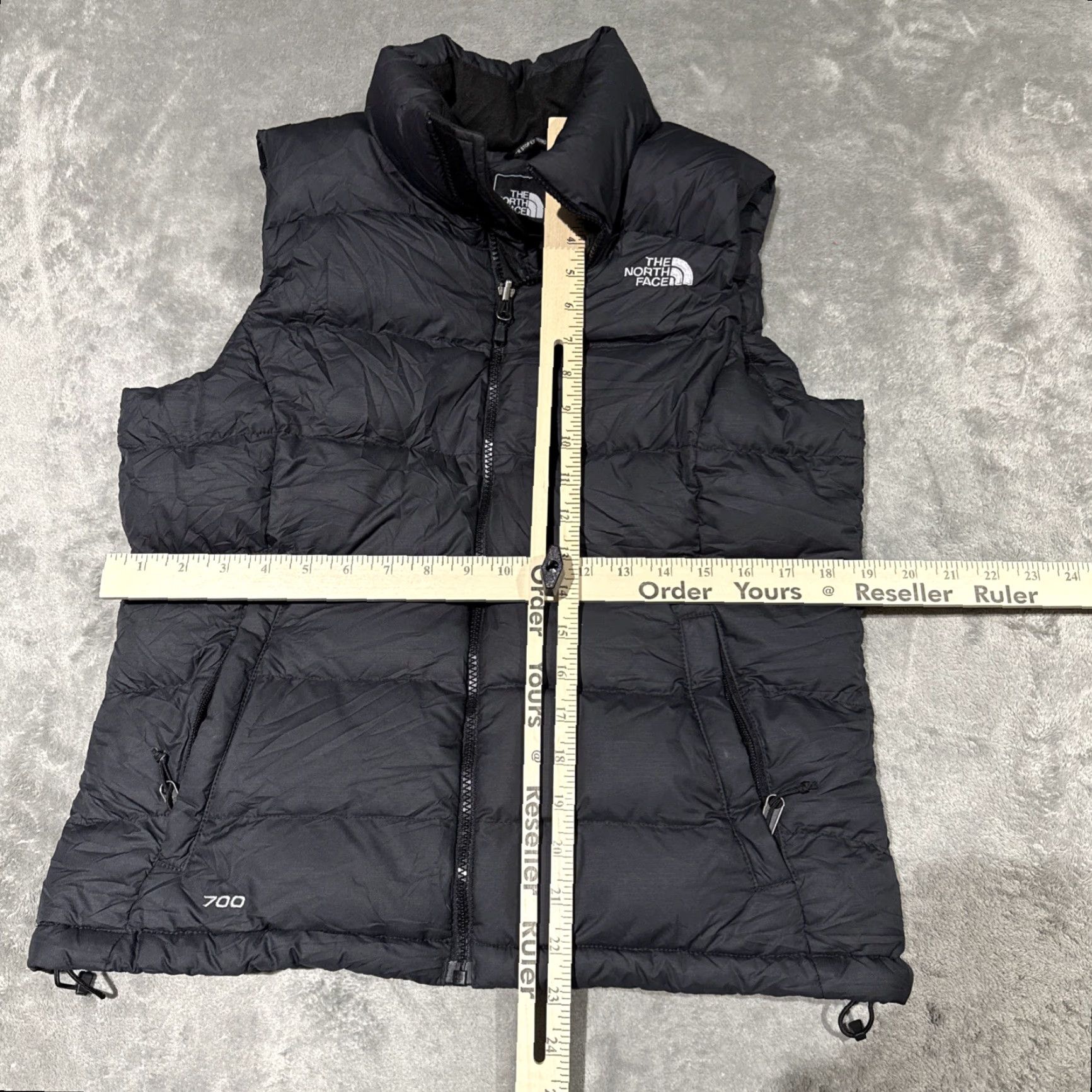 The North Face VINTAGE? No. The North Face 700 Goose Down Puffer Vest Women’s Medium Black Size M / US 6-8 / IT 42-44 - 5 Thumbnail