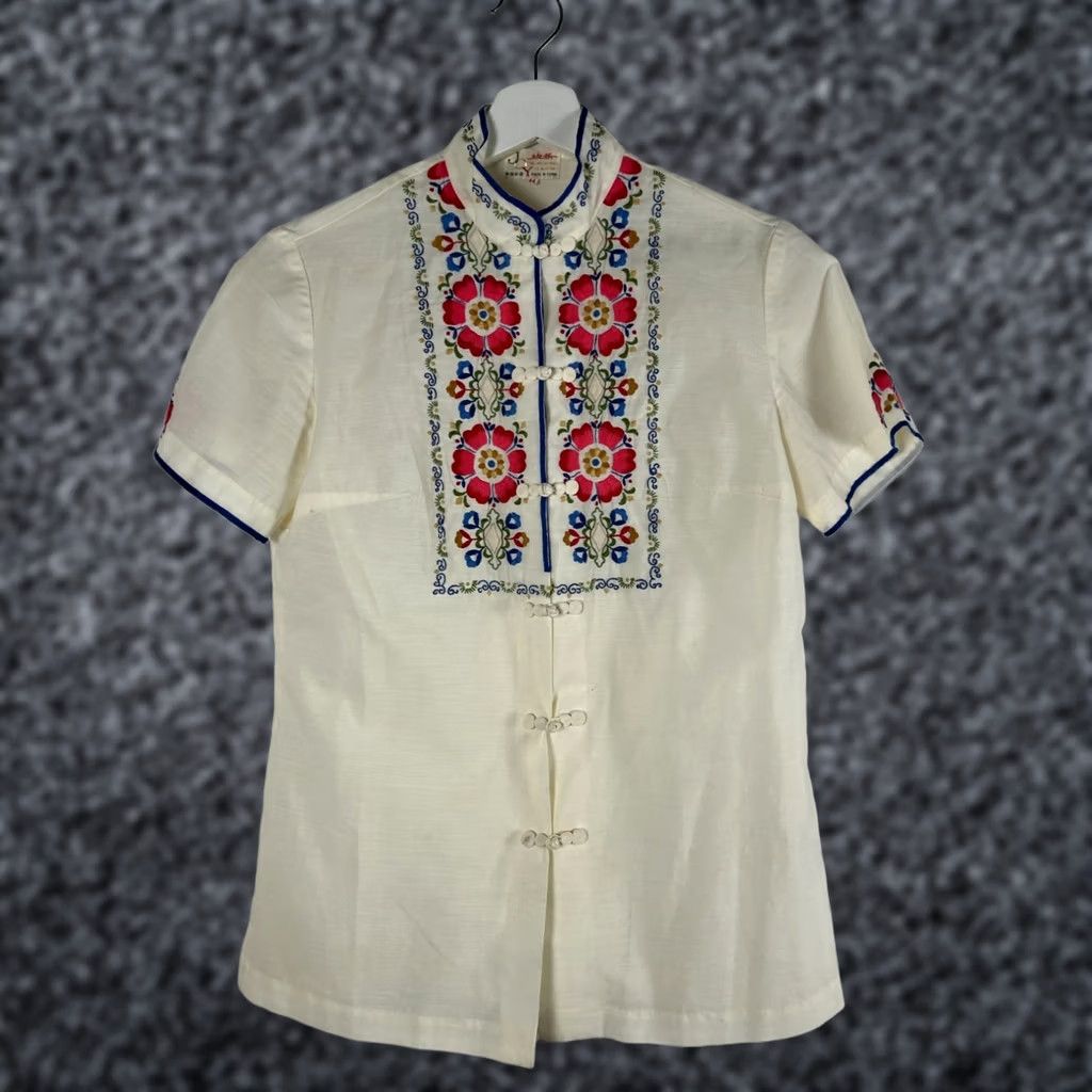 Vintage VINTAGE Joy Womens Embroidered Floral Chinese Button Top Medium Short Sleeve Size M / US 6-8 / IT 42-44 - 1 Thumbnail