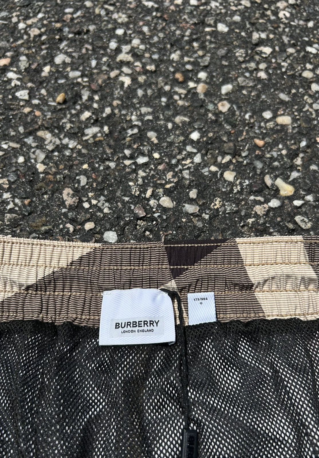 Burberry Burberry Check Swim Shorts Size US 34 / EU 50 - 6 Thumbnail
