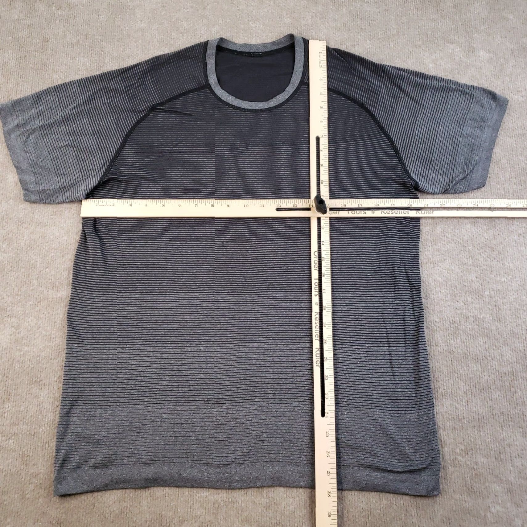 Lululemon Lululemon T-shirt Mens Large Gray Striped Crew Neck Wicking Gym Size US L / EU 52-54 / 3 - 2 Thumbnail