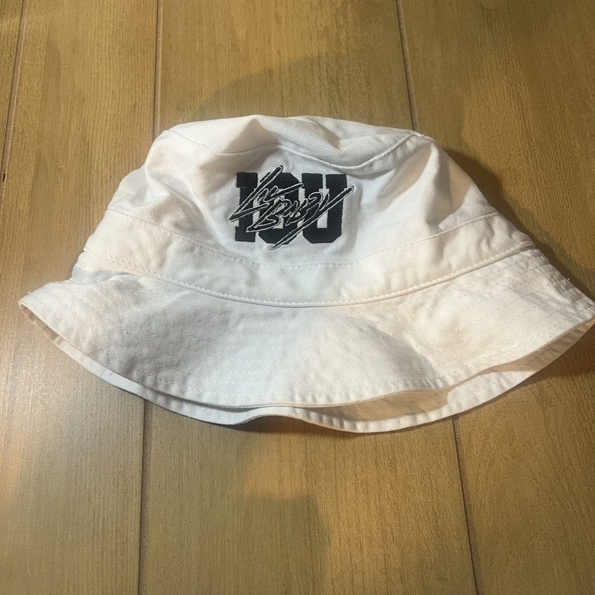 Decky NWOT Lil Baby IOU concert White Bucket Hat Size ONE SIZE - 1 Thumbnail