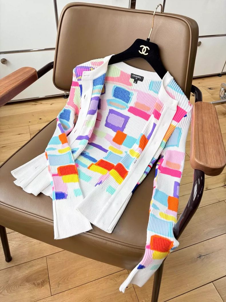 Chanel Chanel 19S Beach Series Catwalk Geometric Rainbow Pattern Size XS / US 0-2 / IT 36-38 - 6 Thumbnail