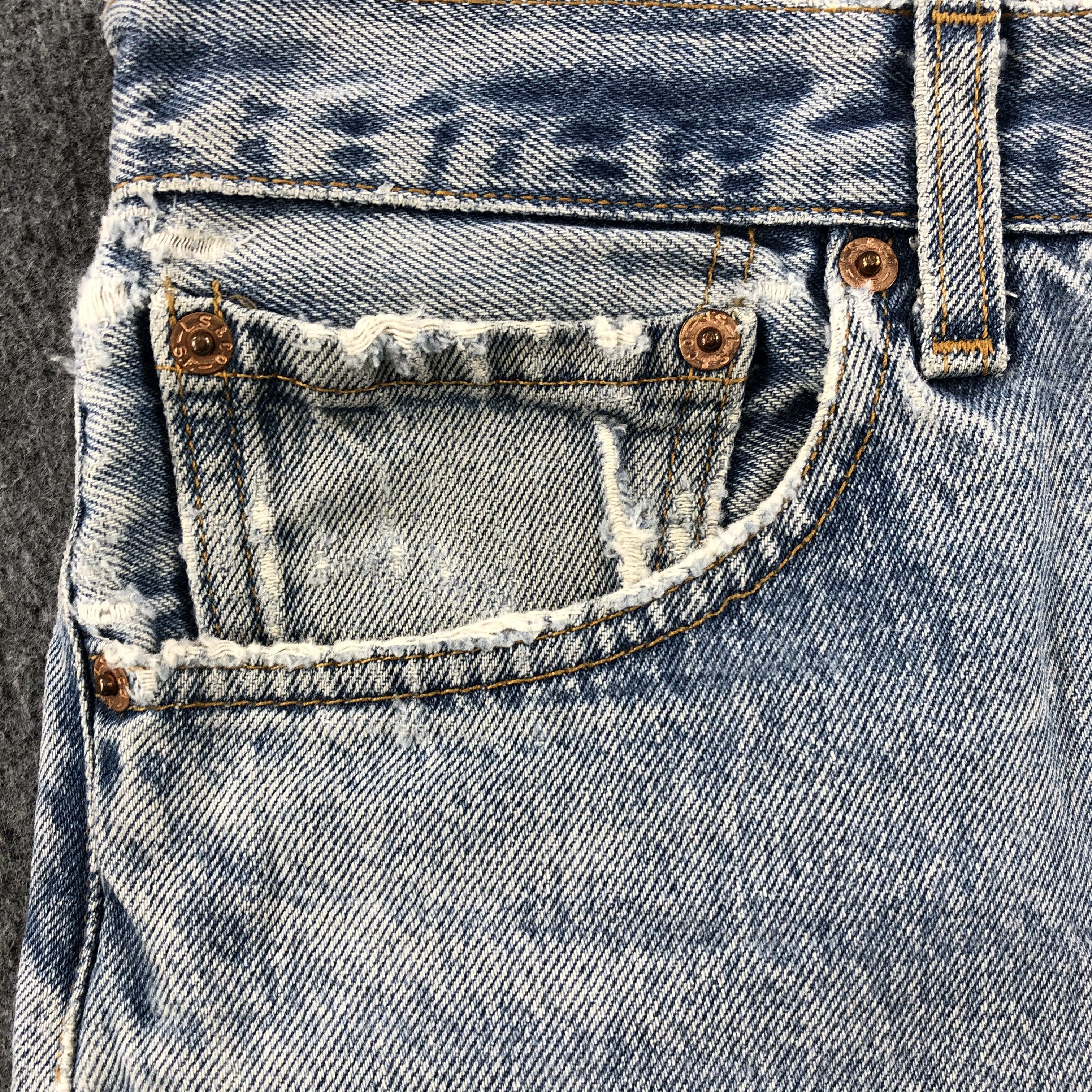 Levi's 90s Vintage Light Wash Levis 501 Jeans-J1501 Size US 35 - 12 Thumbnail