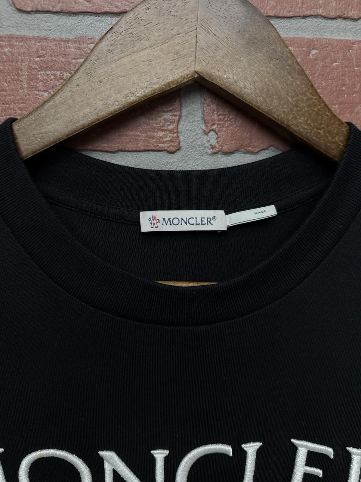 Moncler Moncler Logo Embroidered T-shirt Black Women Small Black Size S / US 4 / IT 40 - 5 Thumbnail
