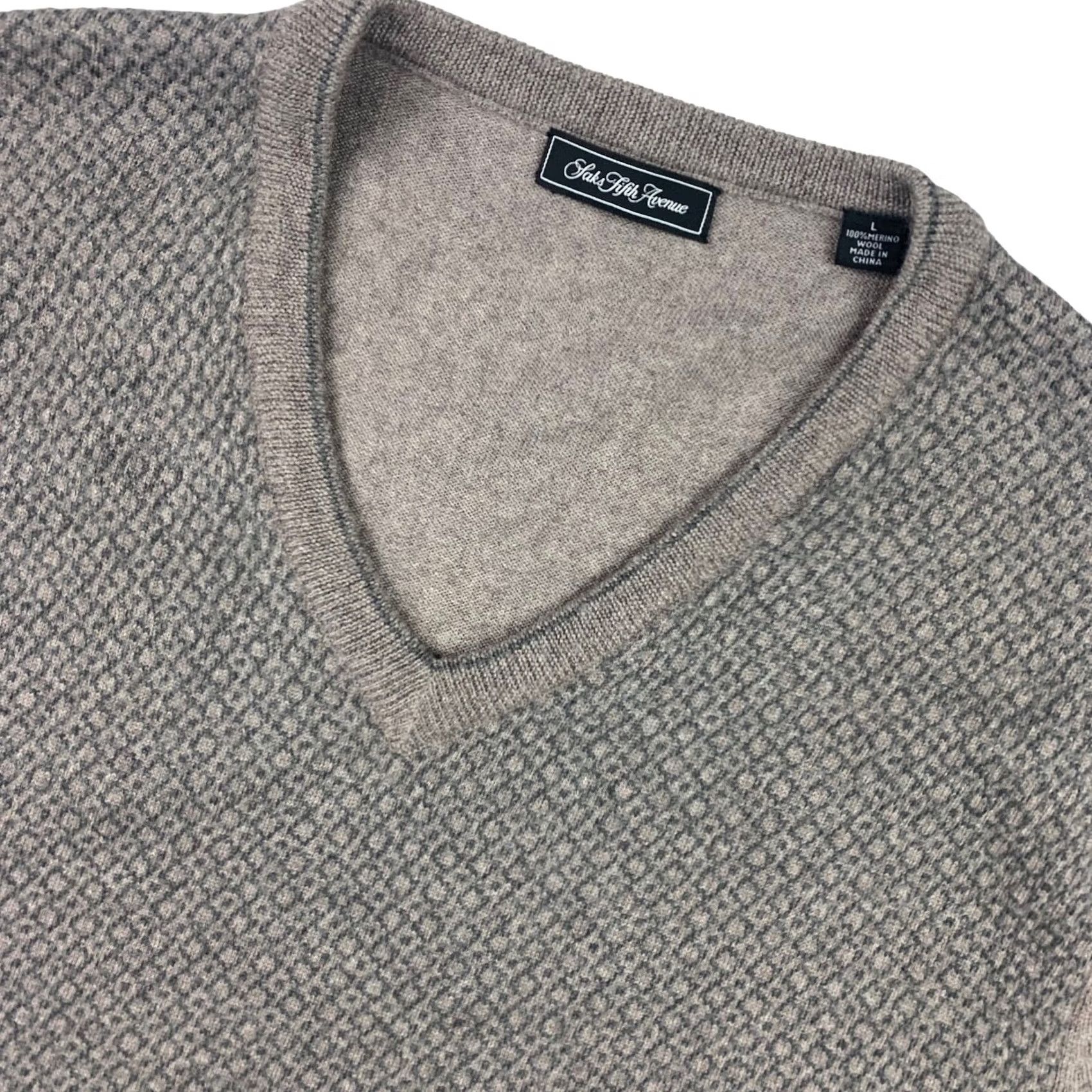 Saks Fifth Avenue Saks Fifth Avenue Men’s 100% Wool V-Neck Sweater Beige/Gray Diamond Large Size US L / EU 52-54 / 3 - 2 Thumbnail