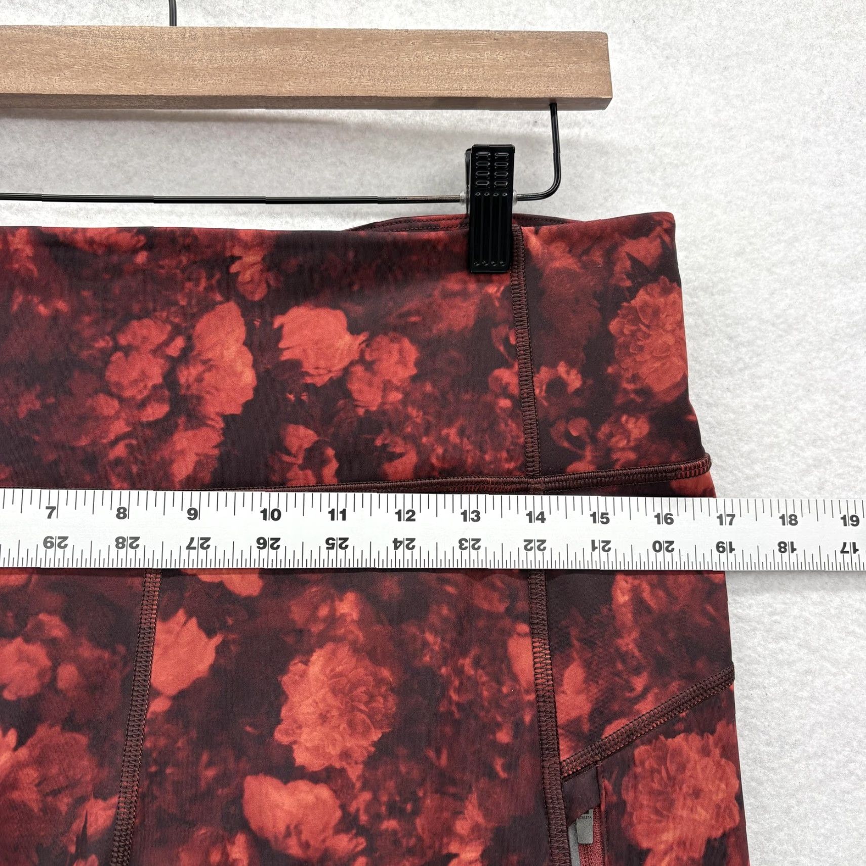 Athleta VINTAGE Athleta Rainier Printed Tight Leggings Womens L Red Floral Zip Pockets Ankle Size 36" / US 14 / IT 50 - 6 Thumbnail