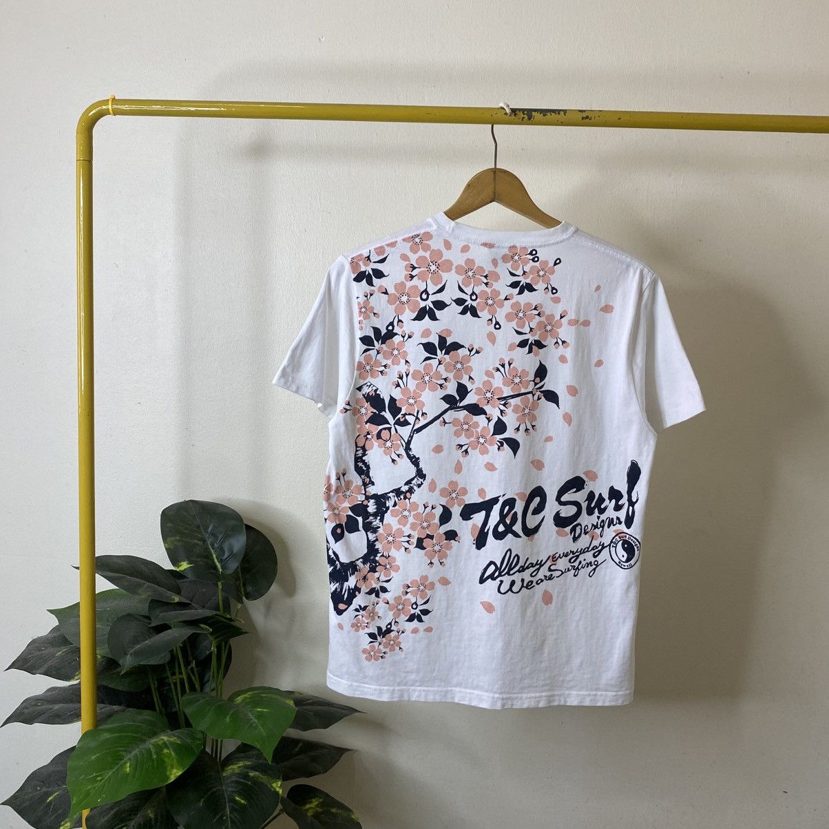 Vintage Y2K T&C Surf Skate Sakura Bloom Rare Graphic T Shirt Size US M / EU 48-50 / 2 - 1 Thumbnail