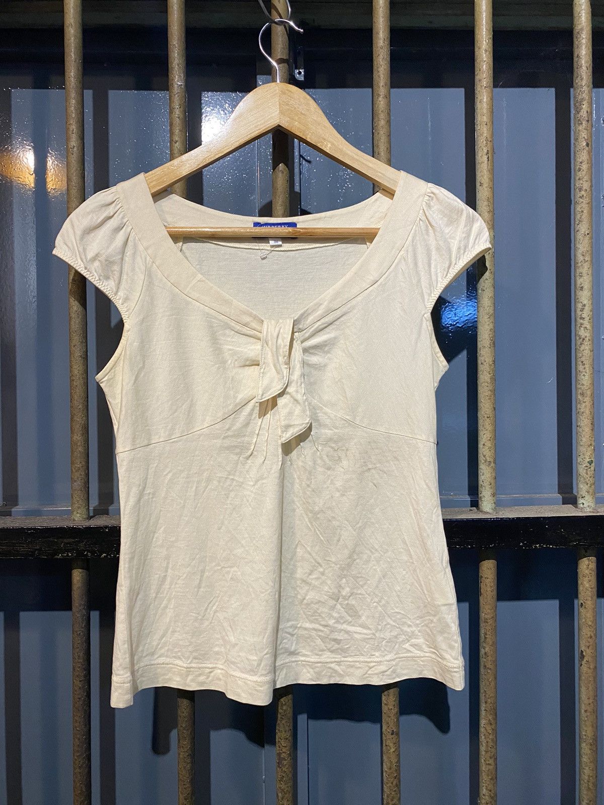 Burberry × Vintage 🔥 Best Offer 🔥 Vintage Burberry Londan Slim Tshirt Size M / US 6-8 / IT 42-44 - 2 Thumbnail