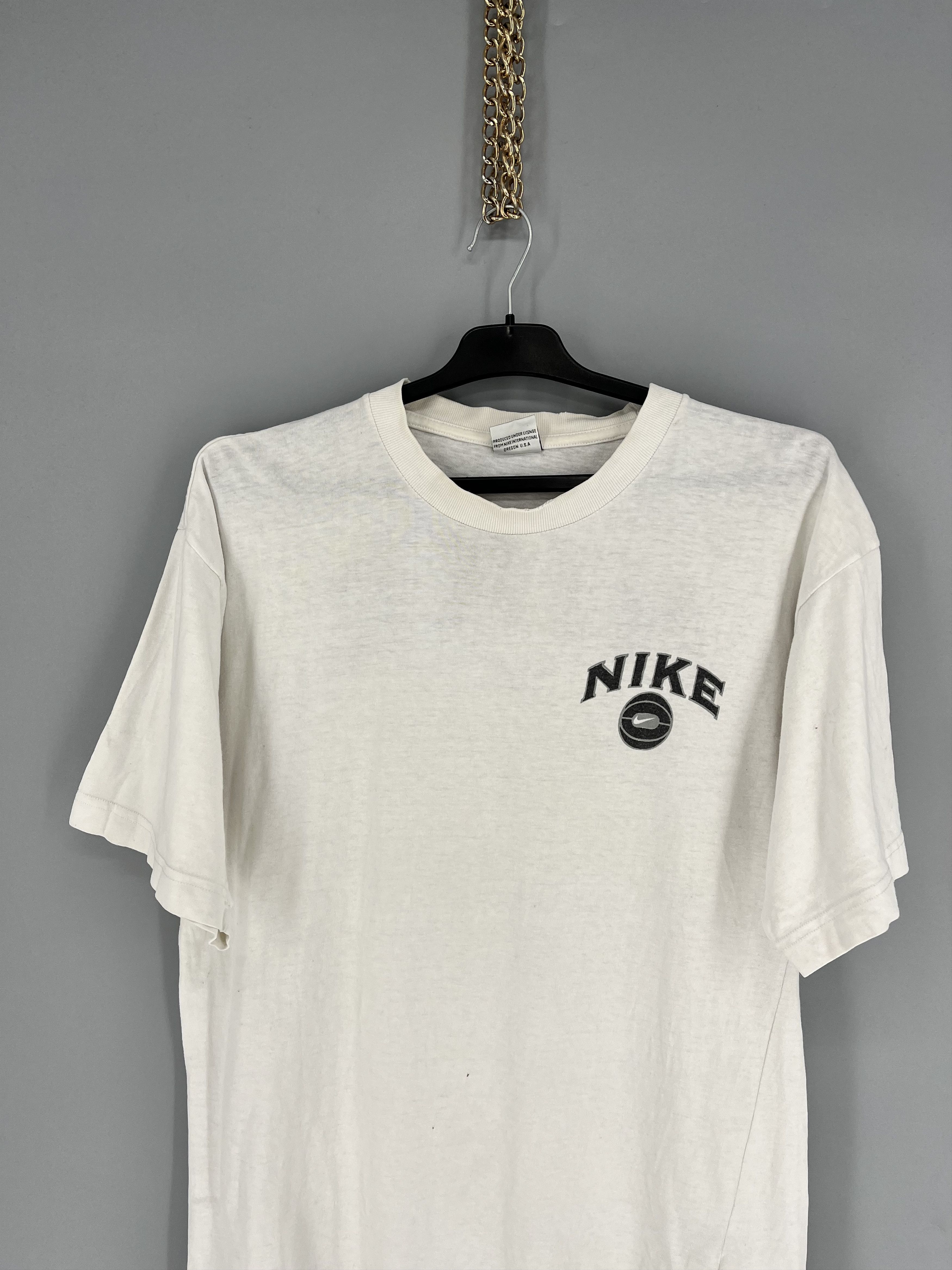 Nike Vintage 90s Nike Basketball T-Shirt Big Swoosh Logo Y2K Size US L / EU 52-54 / 3 - 7 Thumbnail